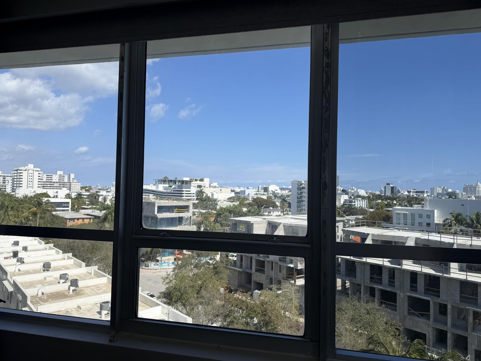 KKI Window Cleaning Robot, Automatic Window Cleaner Robot, Dual Spray, Max 3200Pa, AI Path Planning & Edge Detection, Remote Control for High-Rise Windows, Glass,Door,10xCloths, X3 (Black) customer photo 2