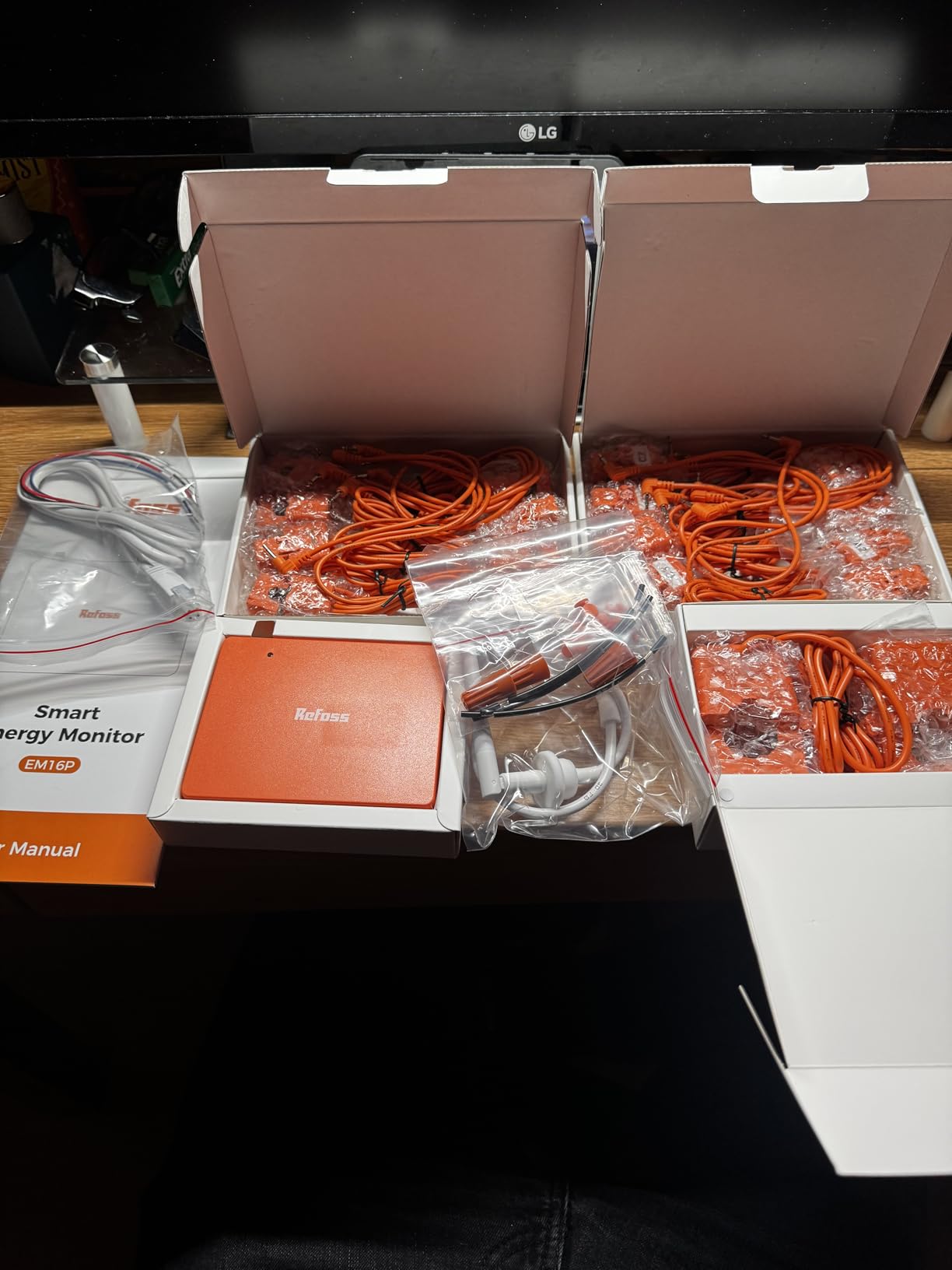 Refoss Smart Home Energy Monitor Real-Time Electricity Usage Monitor with 16x60A Circuit Sensor, Energy Meter, Local Data Storage with Open API & Web UI, Home Assistant, Solar Metering, ETL Certified customer photo 1