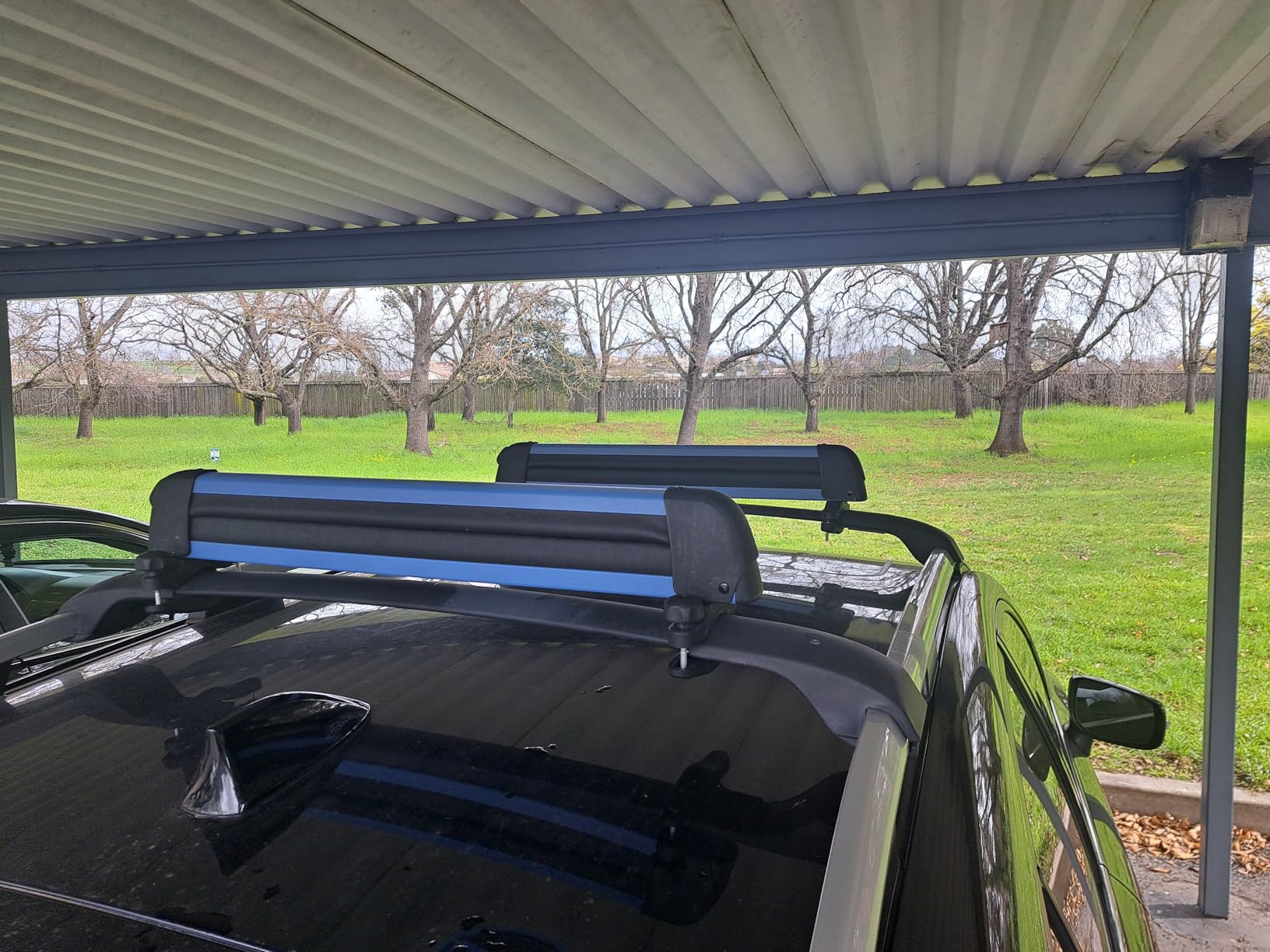 Ski and Snowboard Roof Racks, Ski Roof Racks with Anti-Theft Lock Racks Carrier for Snowboard Universal Ski Top Holder Fits for Square/Round/Aero/Oval Cross Bars, Blue customer photo 1