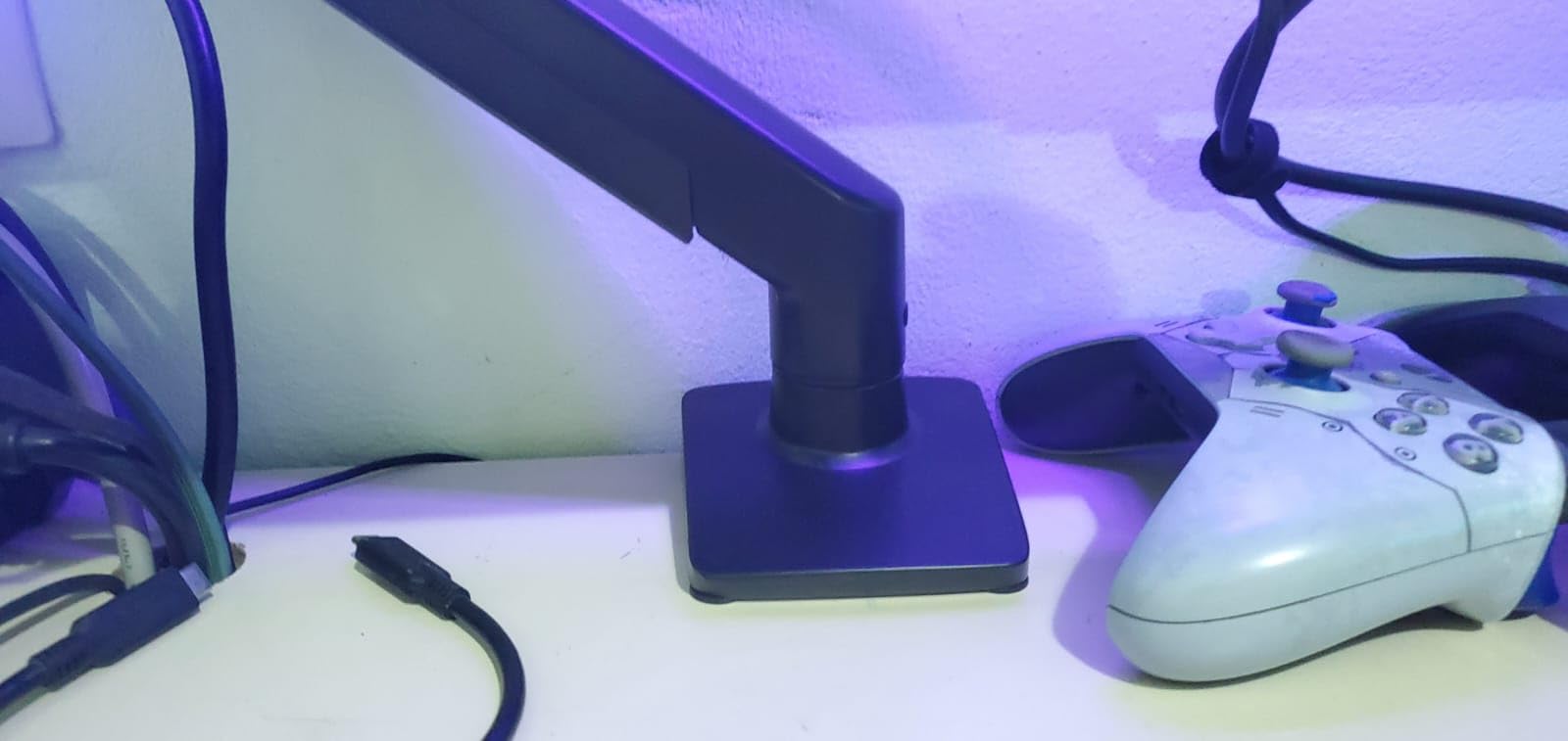 ErGear Single Monitor Arm, Fully Adjustable Monitor Mount for 13-34 Inch Screens, Fast Install Computer Monitor Stand with Tool-Free VESA Mount, Cable Management customer photo 1