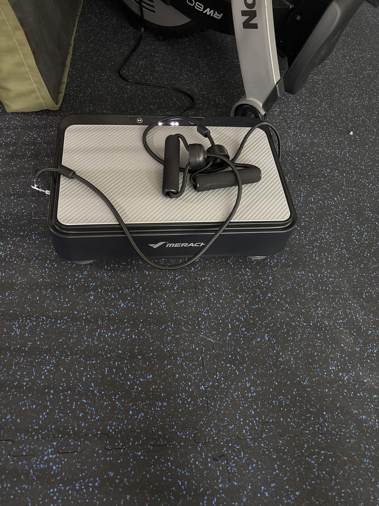 MERACH Vibration Plate Exercise Machine, Vibrating Platform for Lymphatic Drainage Weight Loss Muscle Activation, Full Body Home Exercise Equipment with LED Touch Screen Bluetooth customer photo 1