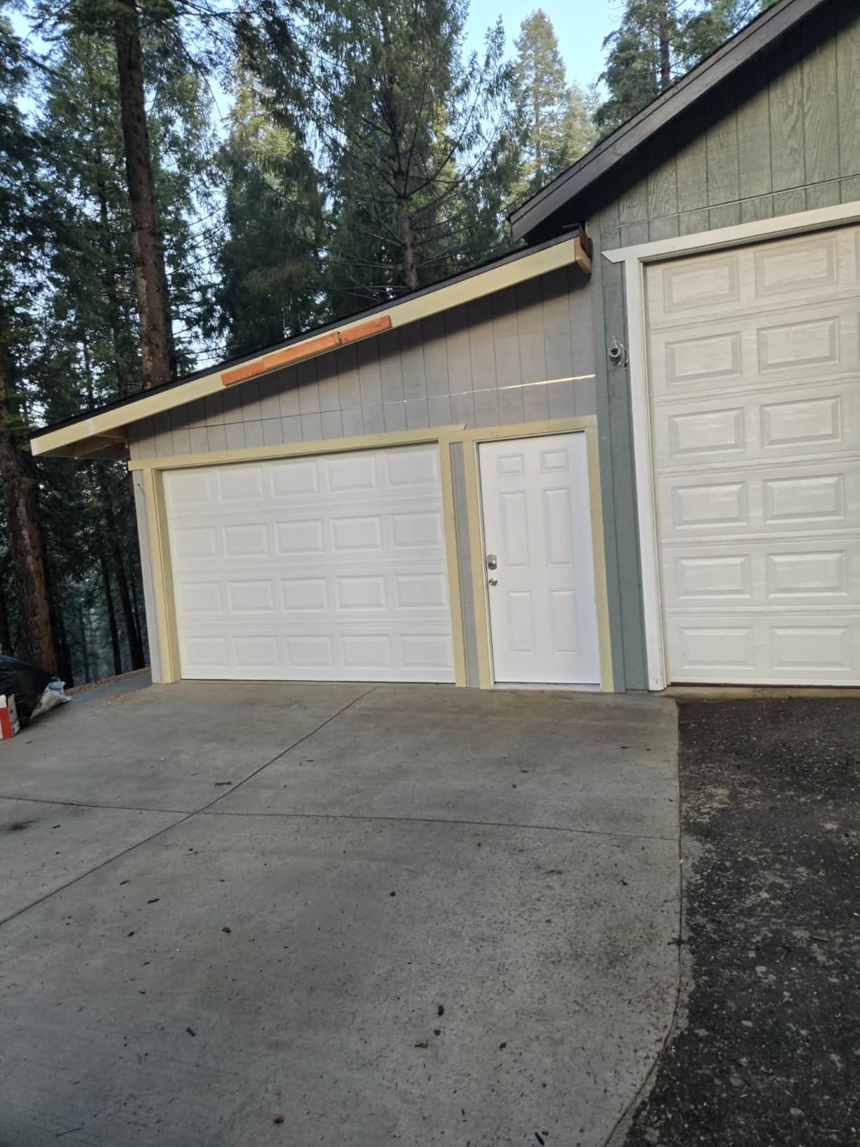 Chamberlain 1/2 HP Belt Drive Smart Garage Door Opener with Battery Backup, 1-Bulb Lighting, and myQ Connectivity customer photo 2