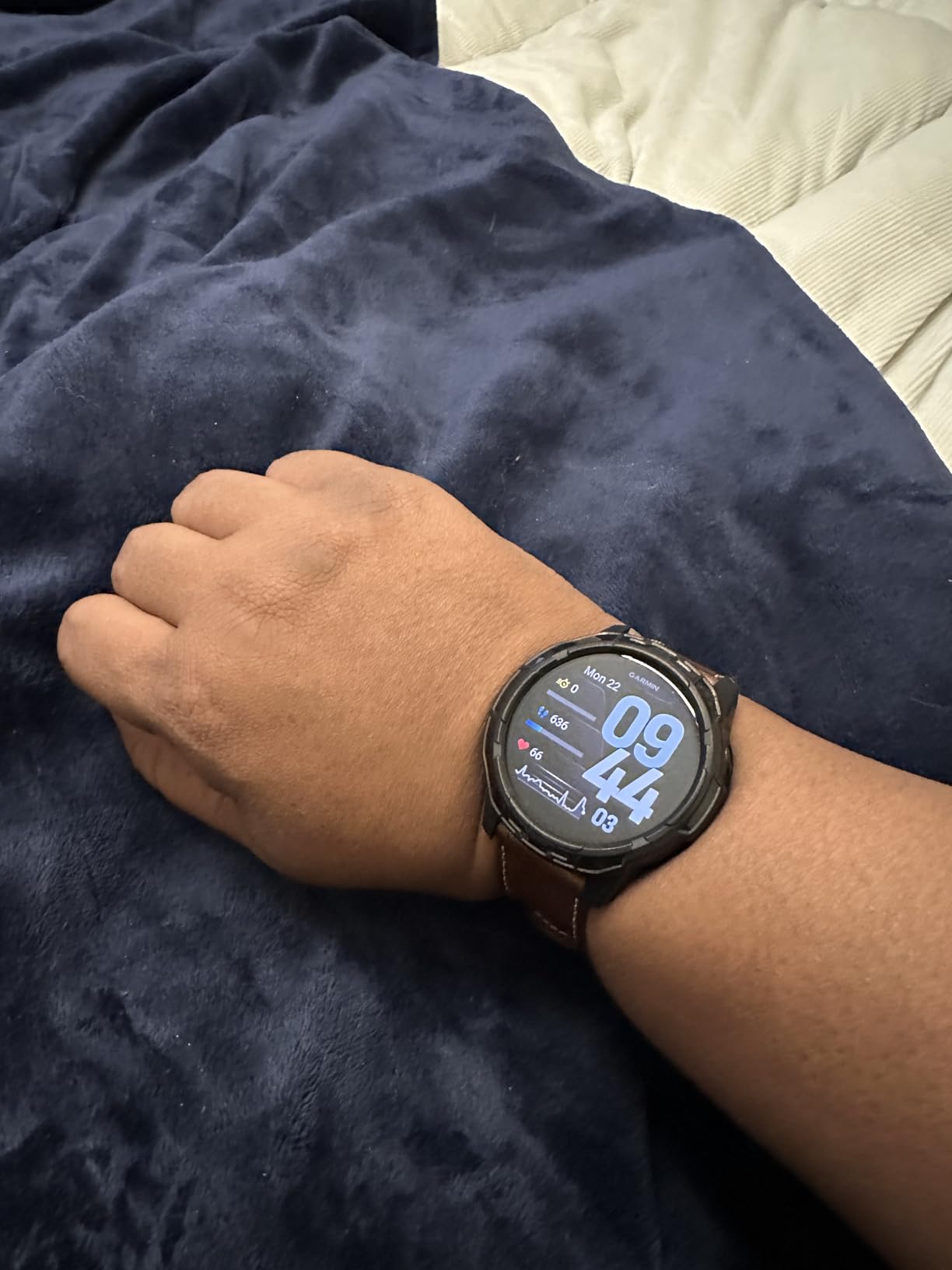 Garmin Venu 4, 41mm, Advanced Health and Fitness GPS Smartwatch, Bright Colorful Display, Built-In Flashlight, 10 Days of Battery Life, Lunar Gold/Bone Silicone Band and Light Sand Leather Band - 2 bands customer photo 1