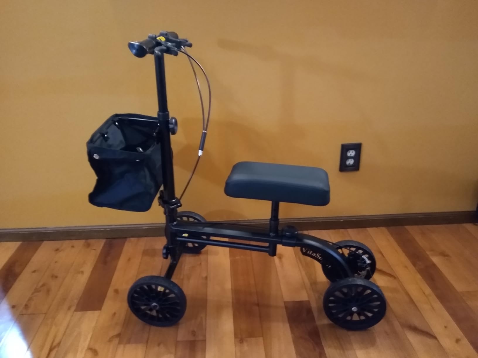 Knee Scooter with Disc Brake, Steerable Knee Walker for Adults,Foldable Rover Scooter forBroken Foot Injured Leg Crutch,Black customer photo 2