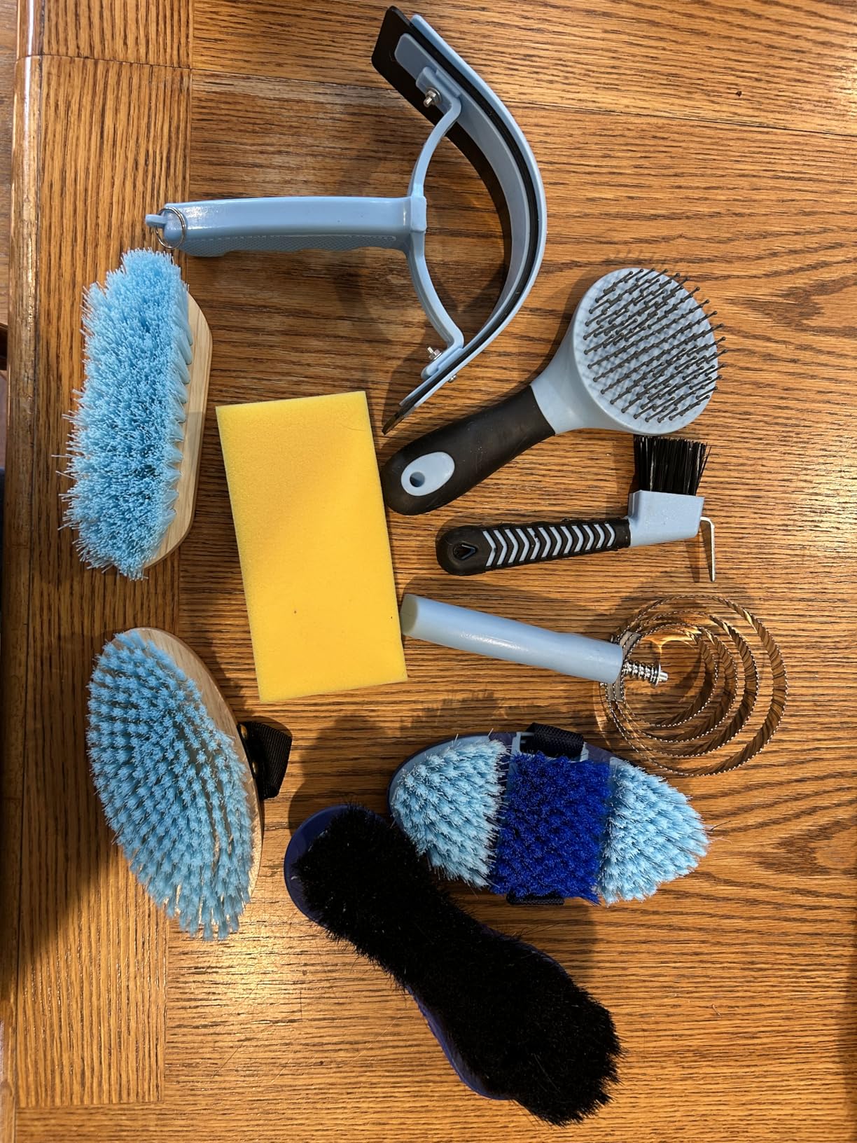 Horse Grooming Kit, 14-in-1 Professional Horse Brush Supplies Set for Grooming & Care, with Horse Brushes, Curry Comb, Hoof Pick & Waterproof Storage Tote Bag for Shining, Detangling, Massaging(Blue) customer photo 1