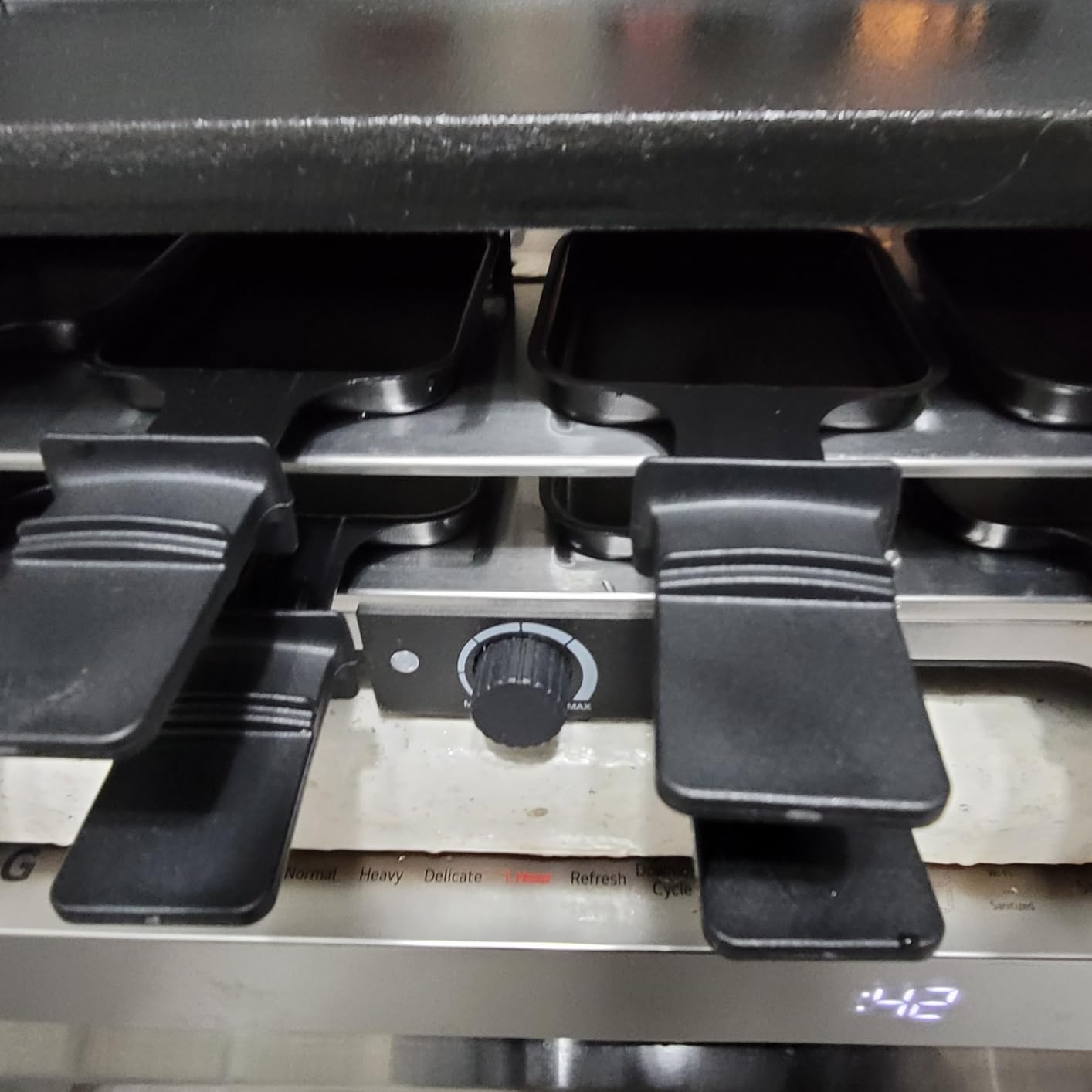 Swissmar Verso Indoor & Outdoor Raclette Grill with Cast Iron Reversible Griddle / Grill Top - 1700W Electric Raclette Set with PFAS-Free Nonstick Dishes, Variable Heat Control, 8-Person customer photo 2