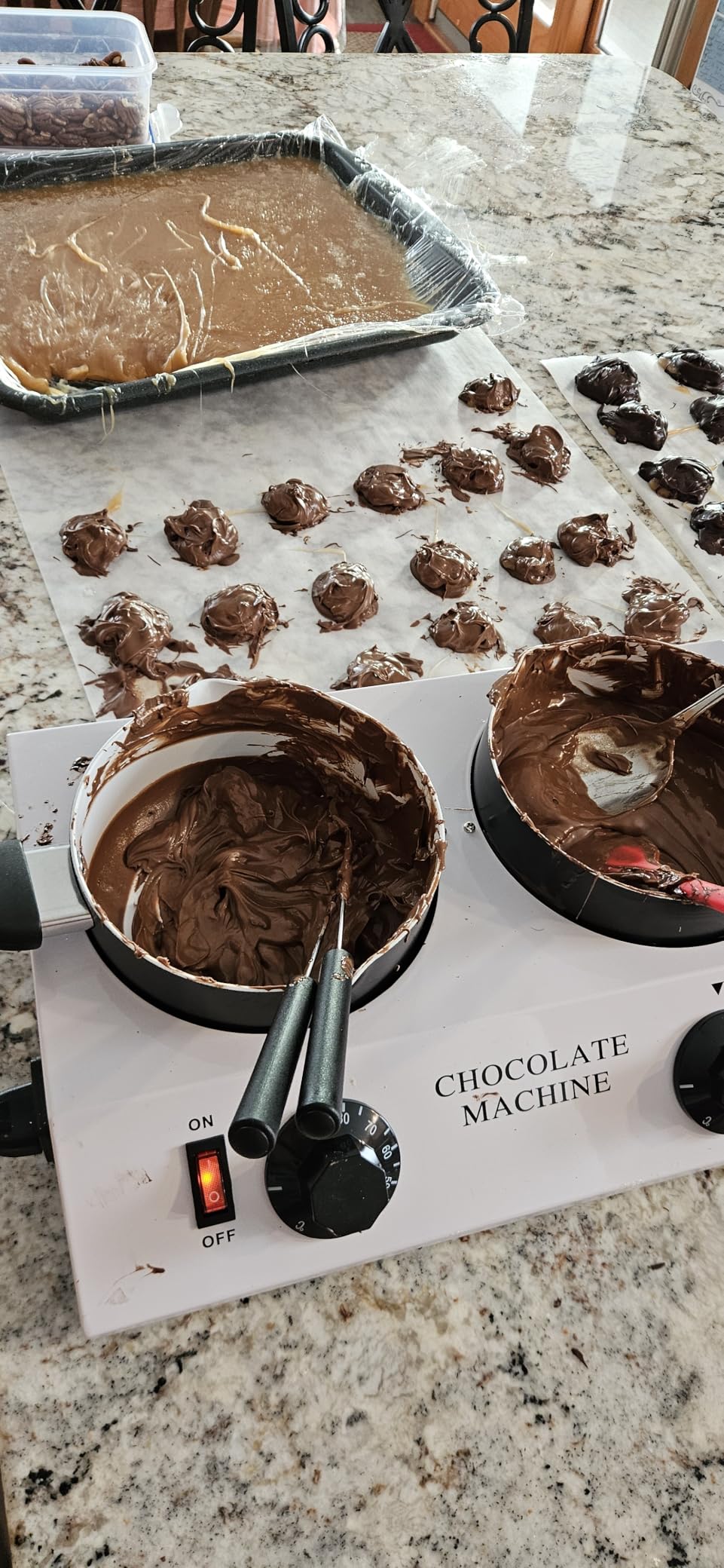 2026 Upgrade Chocolate Melting Pot, 1L Chocolate Melting Machine with Candy Dipping Tools,Electric Chocolate Tempering Machine for Chocolate,Candy,Butter Making Warming Coffee Milk Wine (40W, 110V) customer photo 1