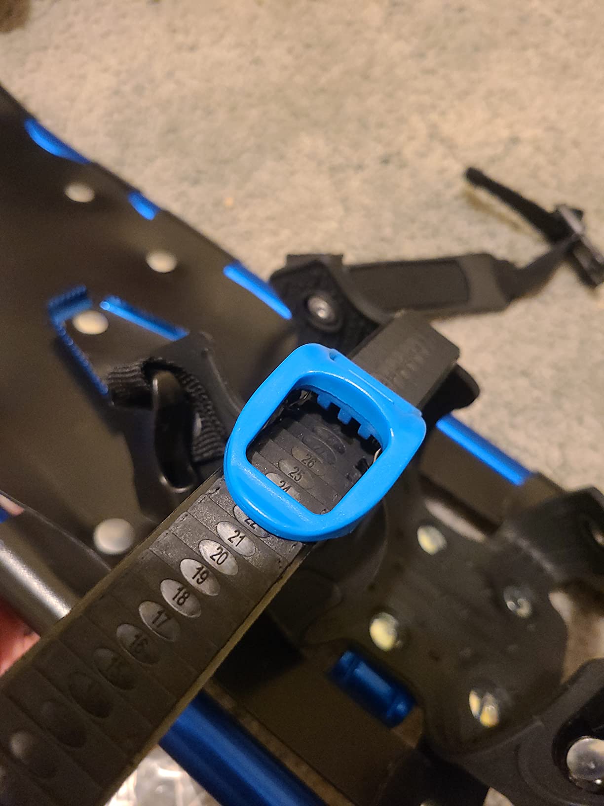 AMBIO Snowshoes for Men Women Youth, Light Weight Aluminum Snow Shoes with Carrying Tote Bag customer photo 1