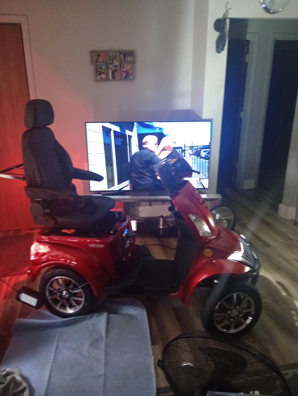 VEVOR Heavy Duty 4-Wheel Mobility Scooter, Powerful 1000W Brushless Motor, 500 lbs Capacity, 21.5 Miles Long Range, All Terrain Mobility Scooter with Lockable Trunk for Seniors & Adults customer photo 1