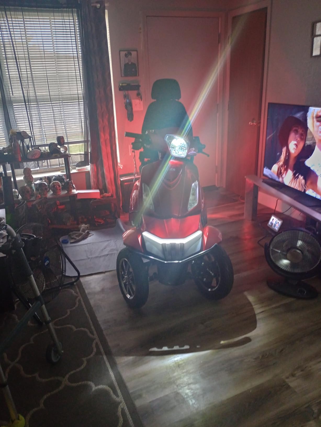 VEVOR Heavy Duty 4-Wheel Mobility Scooter, Powerful 1000W Brushless Motor, 500 lbs Capacity, 21.5 Miles Long Range, All Terrain Mobility Scooter with Lockable Trunk for Seniors & Adults customer photo 2