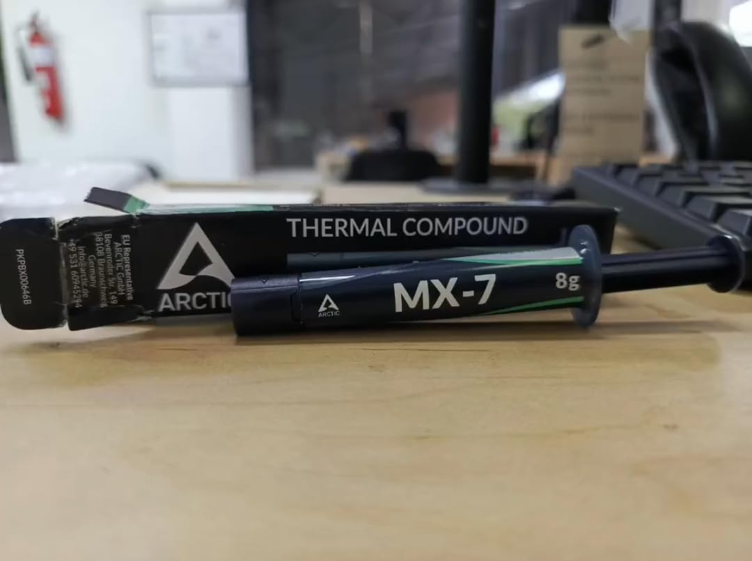 ARCTIC MX-7 (8 g) - Ultimate Performance Thermal Paste for CPUs, Consoles, Graphics Cards, Laptops, Processors, Very High Thermal Conductivity, Long Durability, Non-Conductive, Non-Capacitive customer photo 2