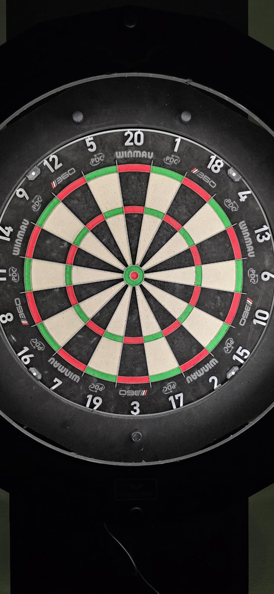 Winmau Blade 6 Triple Core & Blade 360 Series Dartboards - Professional PDC Tournament Dart Board, Ultra-Thin Wire System, High-Density Sisal Construction customer photo 2