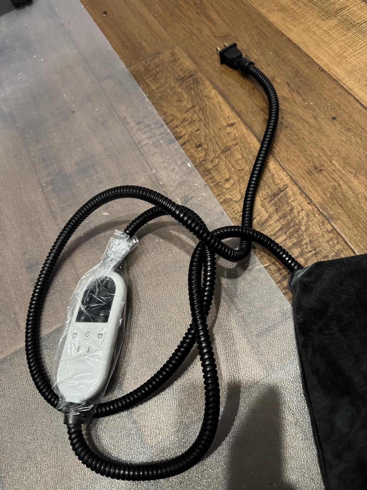 Pet Heating Pad for Cats & Dogs, Electric Heated Cat Bed with Adjustable Temperature (12 Levels) & Timer (12 Options), Chew-Resistant Cord, Indoor & Outdoor Use 18x18-25W customer photo 1