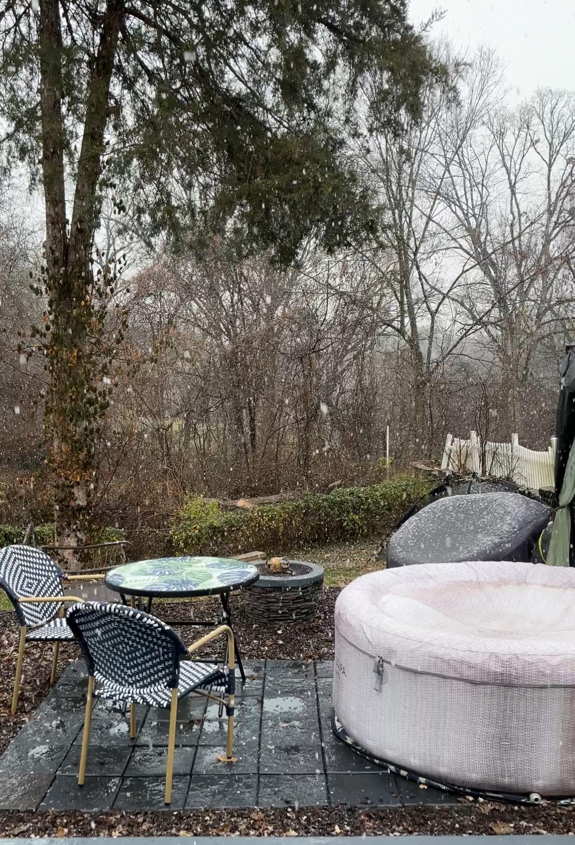 Bestway SaluSpa Cancun 2 to 4 Person Inflatable Hot Tub, Round Energy-Efficient Portable Outdoor Spa with 120 AirJets, 71