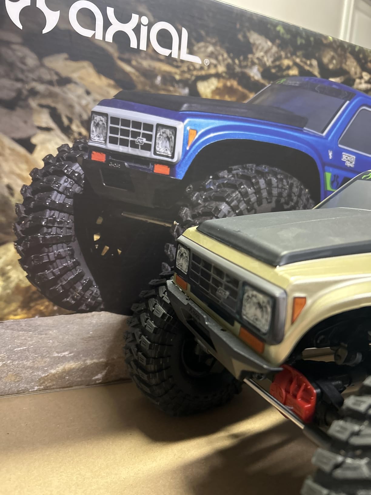 Axial RC Truck SCX10III Coyote: 1/10 4WD RTR with Battery and Charger, Brushed Rock Crawler, Gold, AXI-3071 customer photo 2
