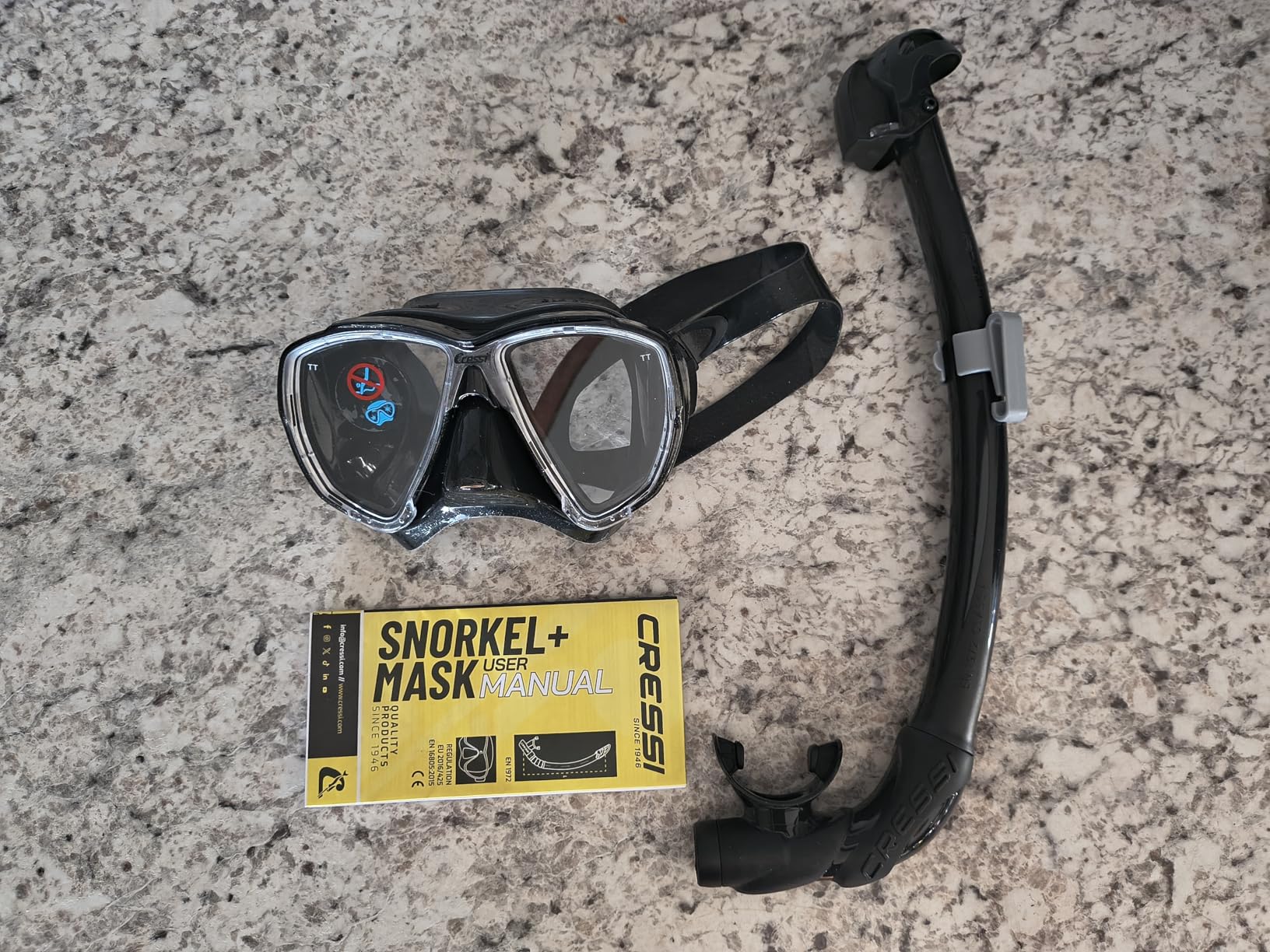Cressi Mask and Snorkel Kit for Snorkeling and Freediving - Wide View and Dry Snorkel- Big Eyes & Seal Dry - Made in Italy customer photo 1