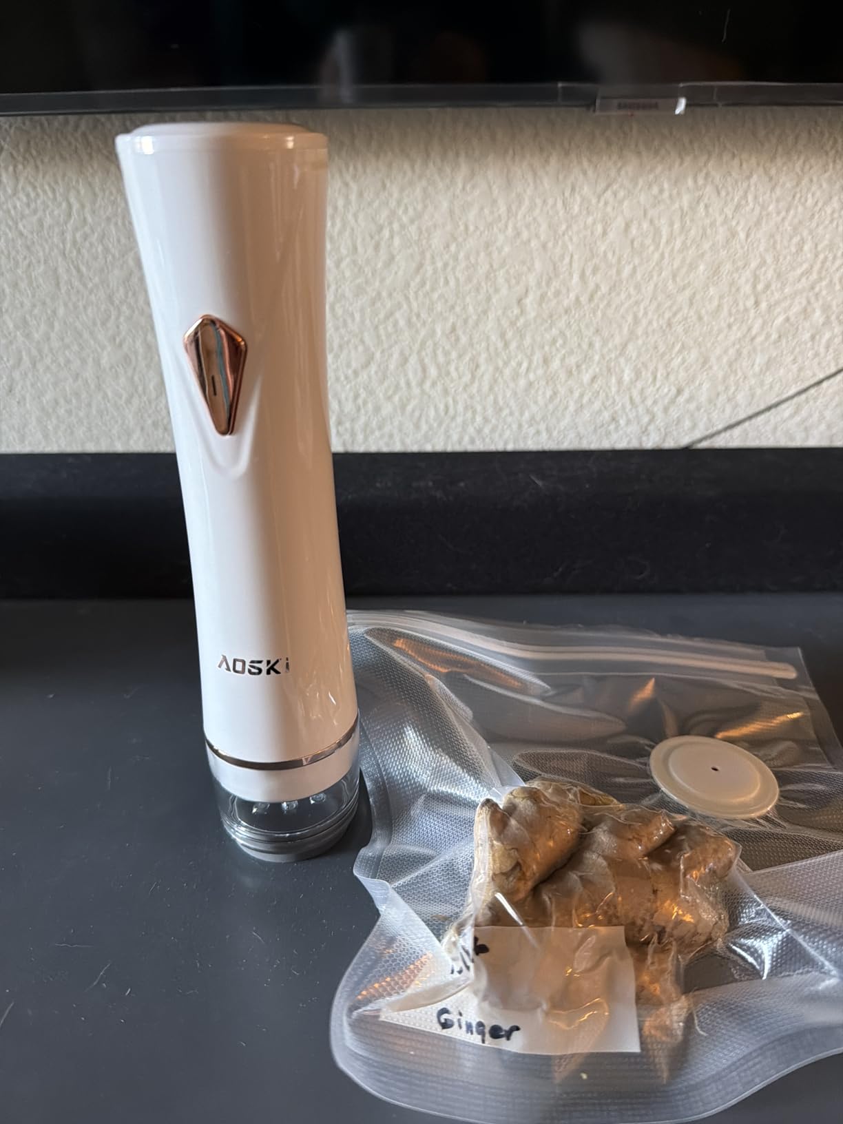 Compact Vacuum Sealer for Food Sealer: Handheld Portable Vacuum Sealer Machine for Food Storage, Rechargeable Food Vacuum Sealing for Kitchen Travel Fridge Meal Prep, Gifts for Mom, Wife, Chef & Home customer photo 2