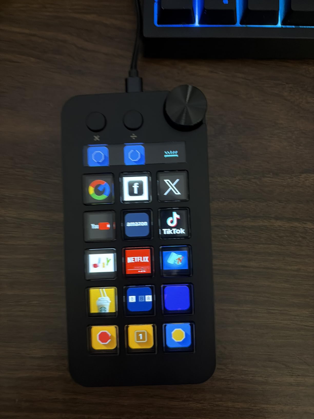 Stream Controller Deck,Macro Keypad,Gaming Macro Keyboard,Three Modes(Shortcut Keys,Calculator,Numeric Keypad),for OBS,Photoshop,Adobe Premiere Pro and Office Setup(N1 Black) customer photo 1
