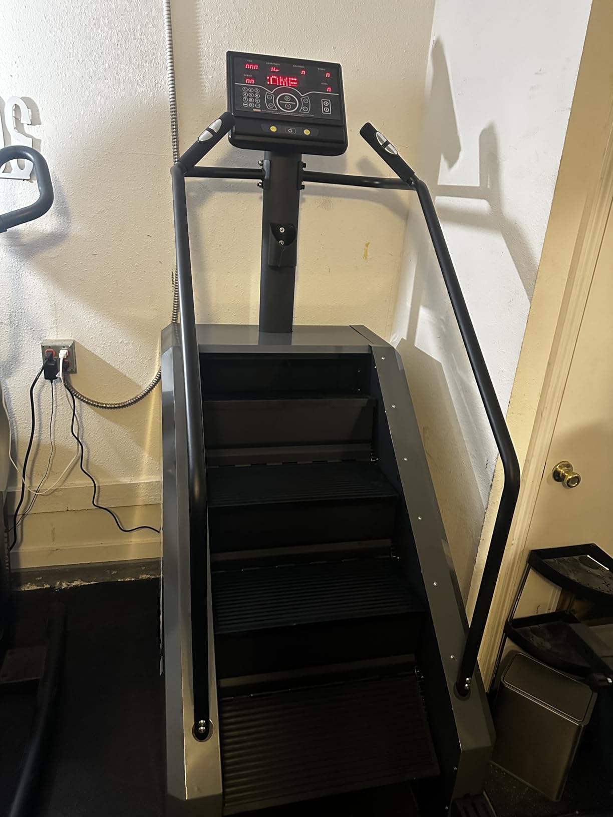 Fitvids Stair Stepper Machine, Commercial Grade Stair Climber with 15 Resistance Levels, Continuous Stair Stepping Machine for Cardio and Lower Body Workouts, LED Screen, Exercise Machine for Home Gym customer photo 1