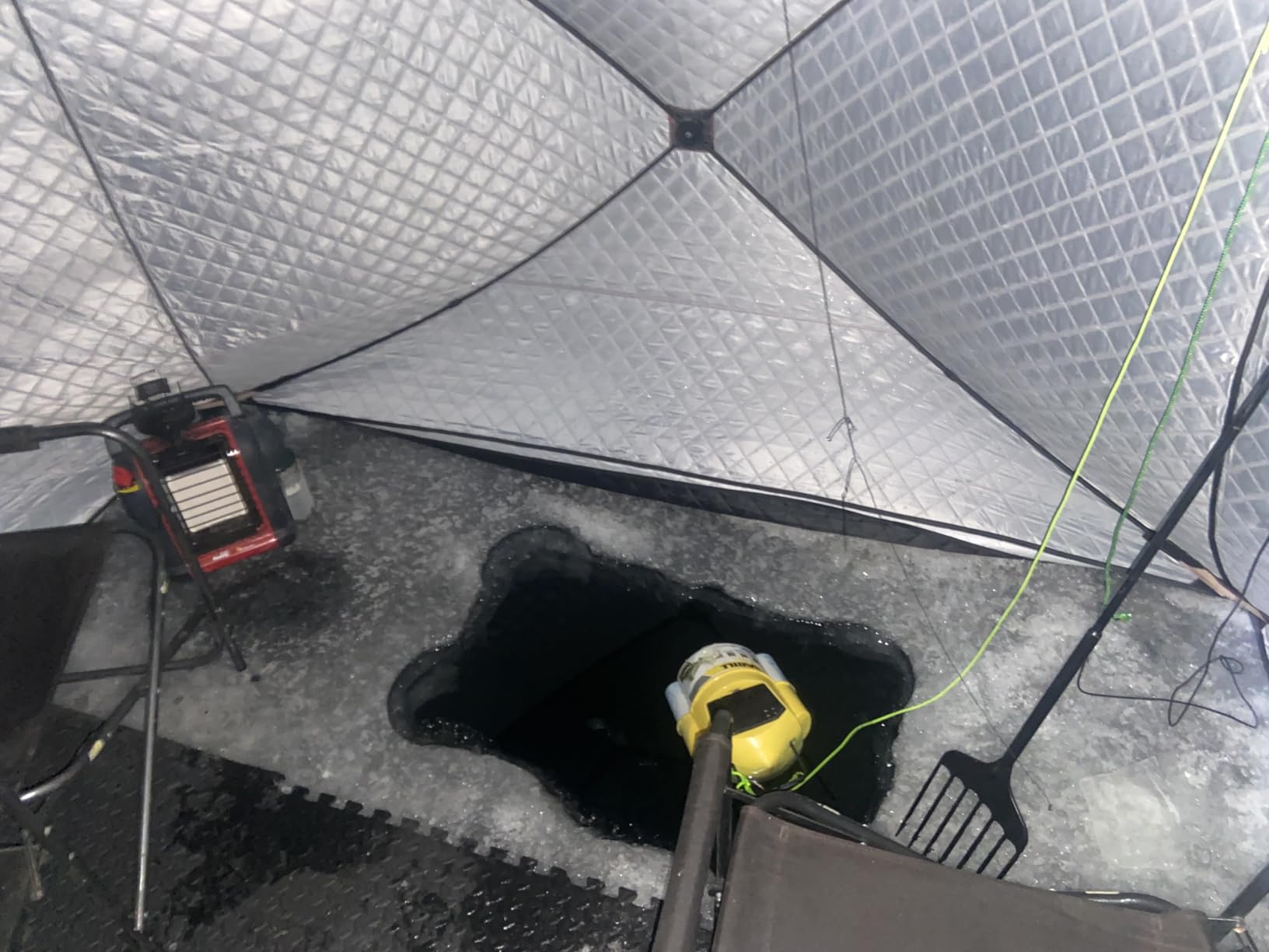 Albott Insulated Pop-Up Ice Fishing Tent, 70/122/177 Sq.Ft Fishable Area, 4-10 Person Ice Shanty with 3-Layer Oxford Fabric, Waterproof Cover, Chimney Vent, Anchors & Ropes customer photo 1