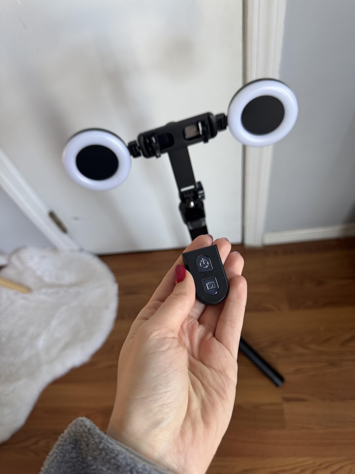 Content Creator Vlogging Kit for iPhone/Android, 70-inch Auto Face Tracking Tripod for iPhone with Light and Wireless Microphones, TikTok/YouTube Starter Kit customer photo 1