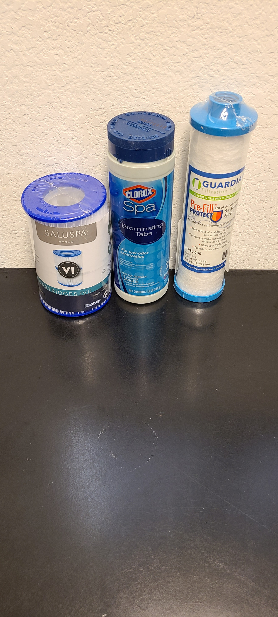 Coleman Hawaii 4 to 6 Person Inflatable Hot Tub, Square Energy-Efficient Portable Outdoor Spa with 140 AirJets, 71