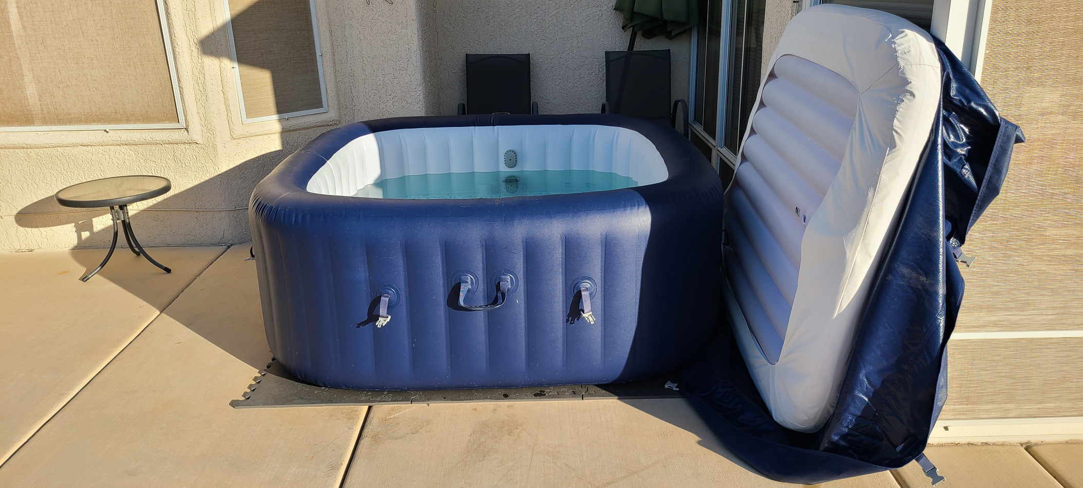 Coleman Hawaii 4 to 6 Person Inflatable Hot Tub, Square Energy-Efficient Portable Outdoor Spa with 140 AirJets, 71