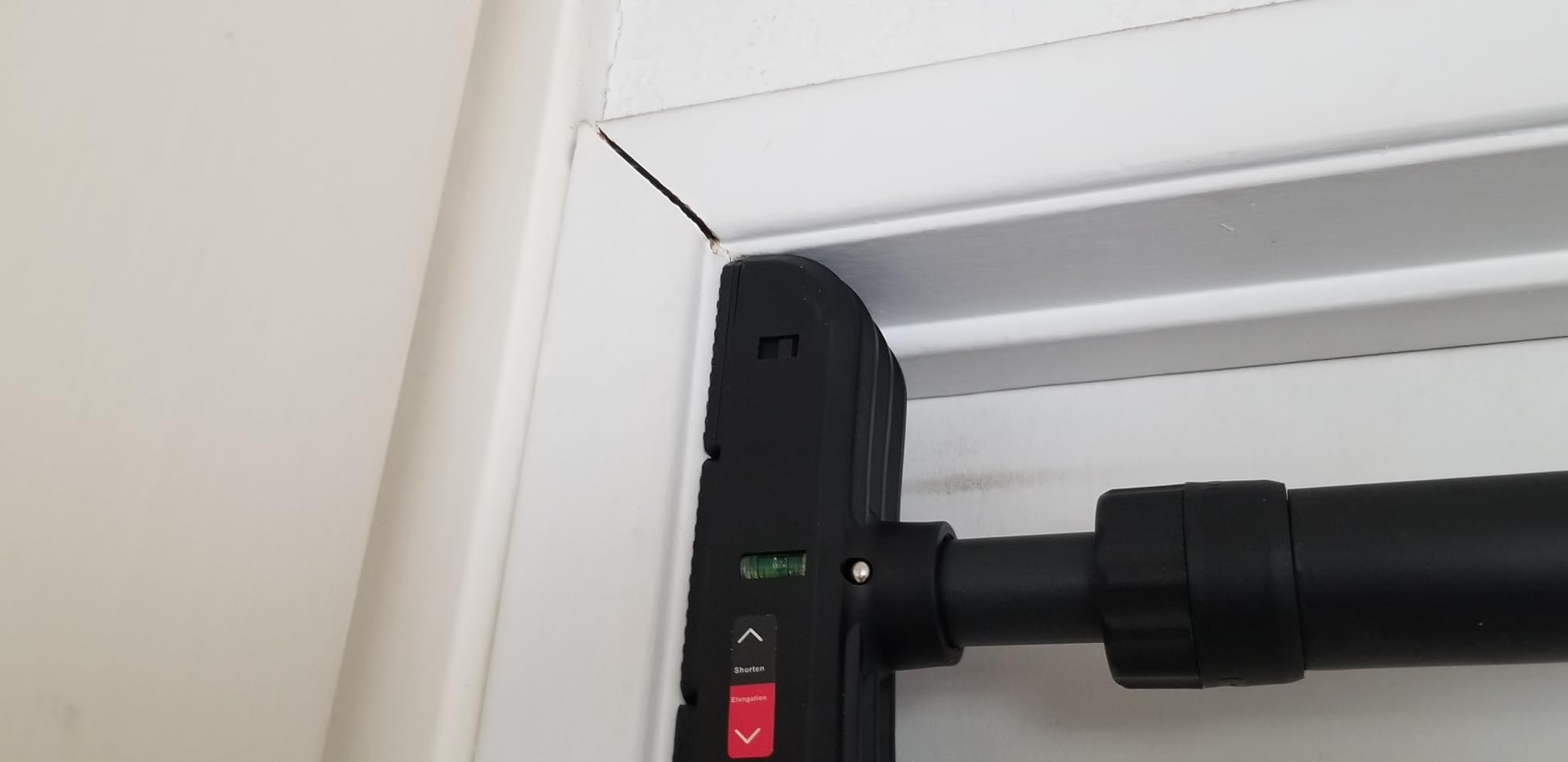 Door Pull Up Bar Doorway No-Screw from 69-92 cm (27.1in-36.2in) - 2x EXTRA Foam Padding for Ultimate Door Frame Protection customer photo 1