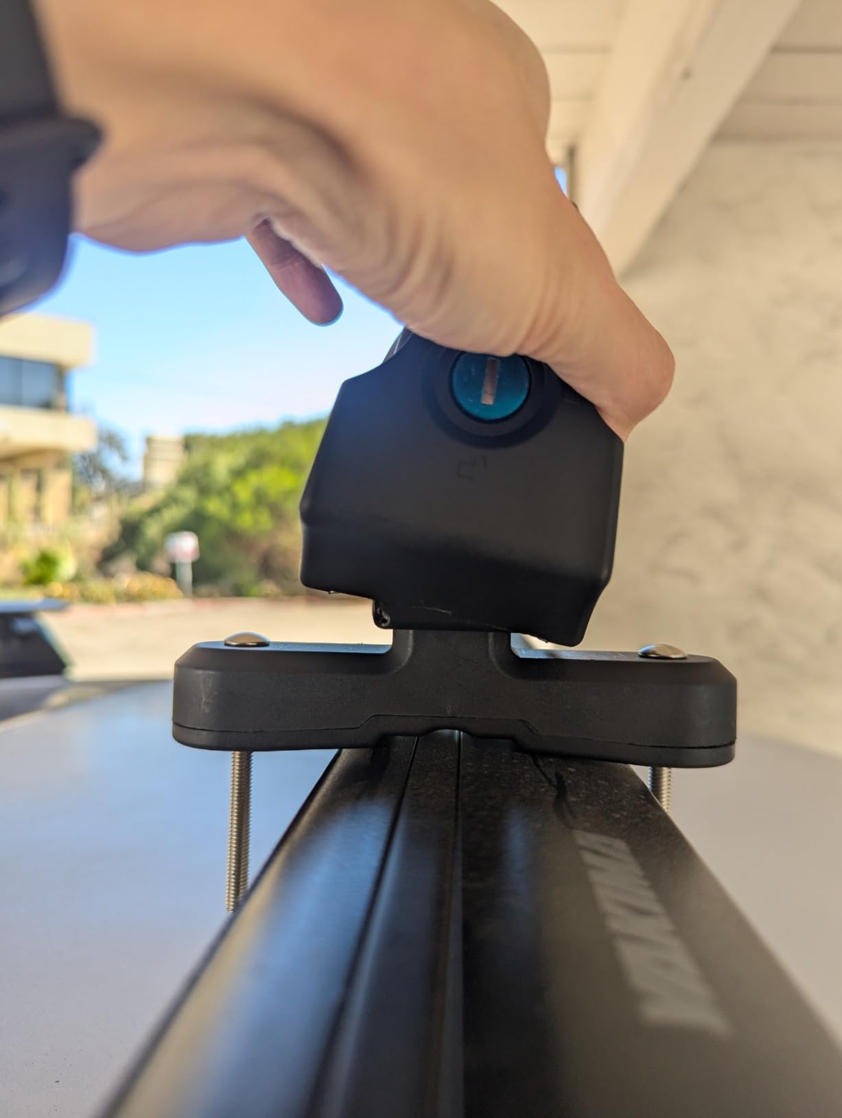 VEVOR Folding Hitch Mounted Ski & Snowboard Rack, Fits 2-Inch Receiver, Carries up to 6 Pairs of Skis or 4 Snowboards, Adjustable Hitch-Mounted Rack for Car with Key Lock, Security Strap, Tilt Access customer photo 2