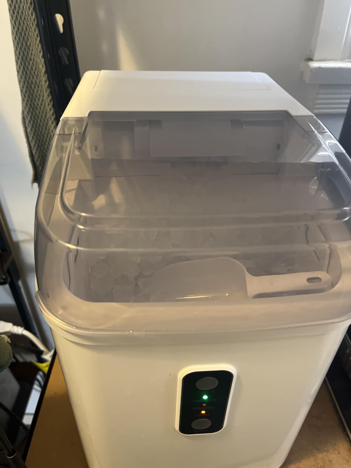 DUMOS Countertop Ice Maker with Handle, 26lbs/24H Portable Ice Machine, 9 Bullet Cubes Ready in 6 Mins, Self-Cleaning, Quiet Compact for Home, Kitchen, RV, Camping, Bright Black customer photo 1