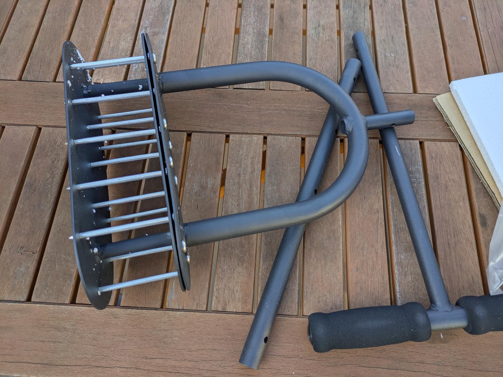 seasky Lawn Aerator, Manual Lawn Aerator Tool with Padded T-Handle, Wide Foot Plate & 15-3 Inch Solid Steel Spikes, Dual-Layer Design for Effortless Aeration in Lawn, Yard and Garden Soil customer photo 2