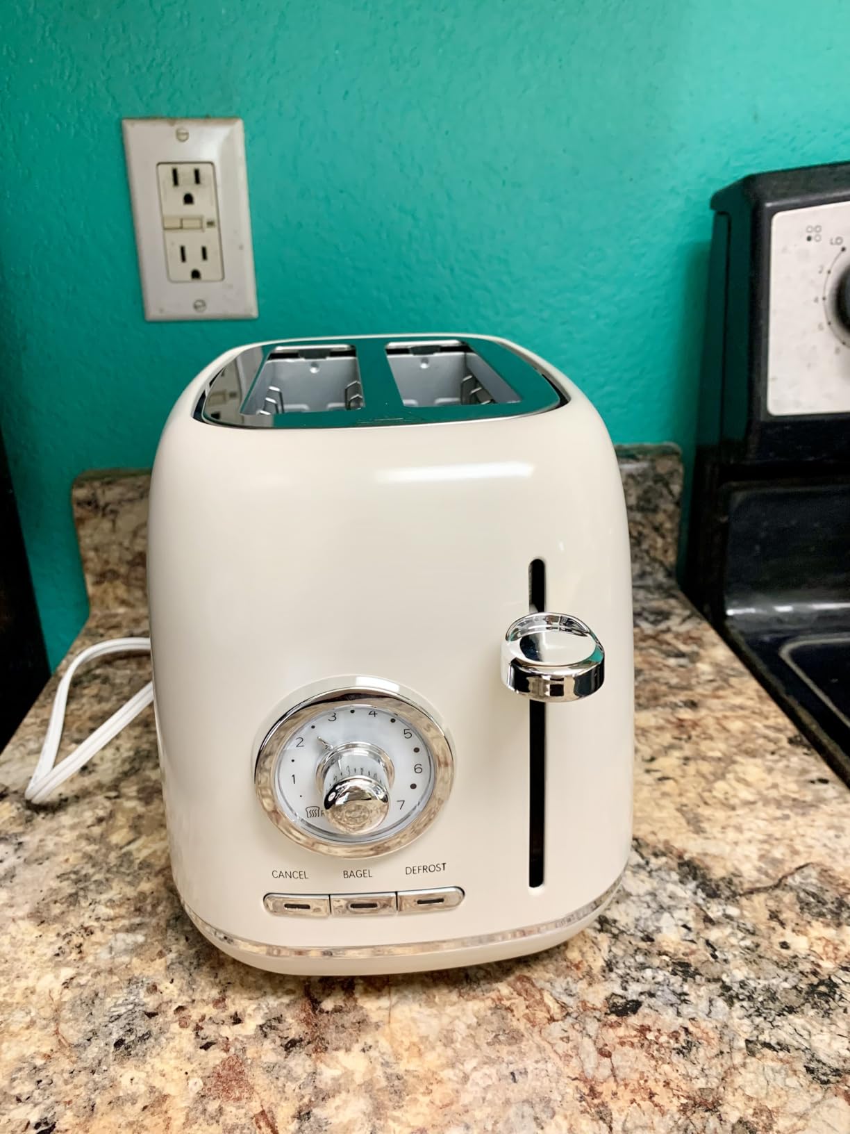 2-Slice Toaster, Wide Slots, 7 Bread Shade Settings, Stainless Steel, Bagel, Cancel, and Defrost Functions, Removable Crumb Tray, Retro Style Toaster,Matte White and Gold customer photo 1