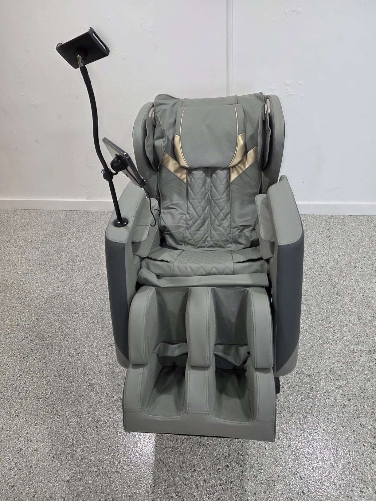 Massage Chair Full Body, Zero Gravity Massage Chair with 16 Fix Rollers, Auto Massage Program, Foot and Calf Massage, Recliner Chair with Heating, Touch Screen Controller, Bluetooth Speaker customer photo 2