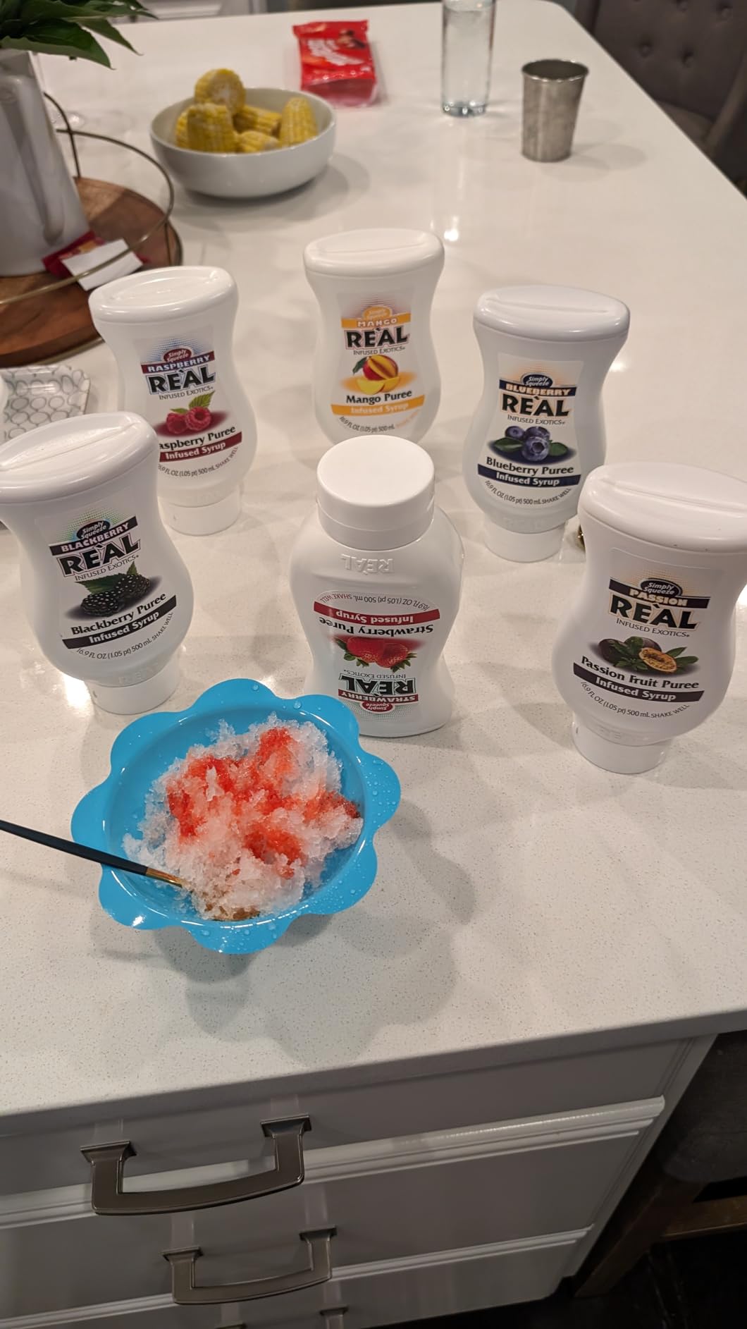 VEVOR Commercial Ice Shaver Machine, 1.91QT /1.8L Large Electric Ice Cube Crusher Shaved Maker with 300W Premium Motor, Stainless Steel Blades, for Bar Mixing Seafood Preservation Home Party, White customer photo 2