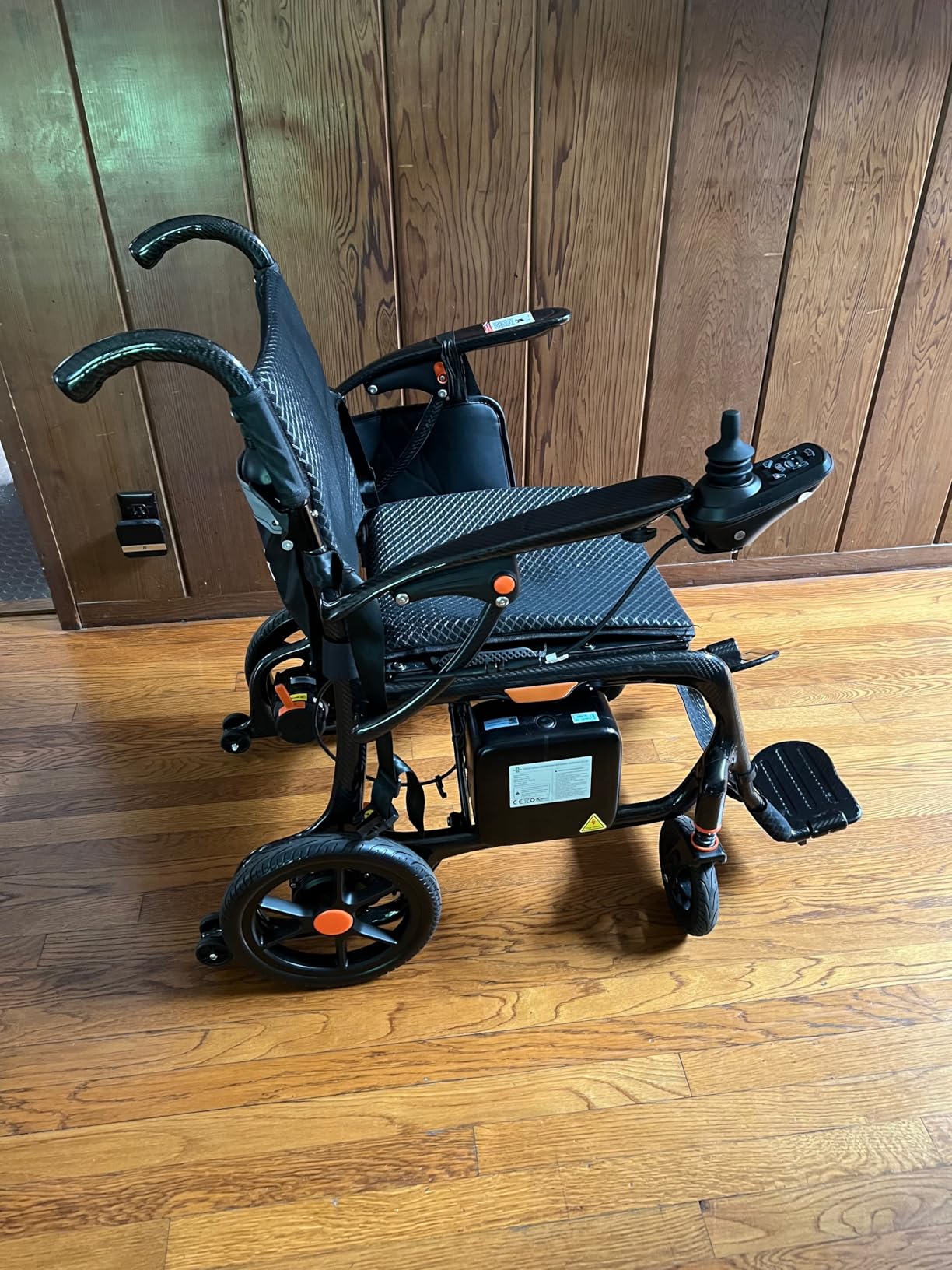 28lbs Ultralight Foldable 100% Carbon Fiber Electric Wheelchairs for Adults, FreeWink Rear Control 28 Miles Long Range Power Wheelchairs with 2 Lithium Batteries for All Terrain Airline Approved customer photo 1