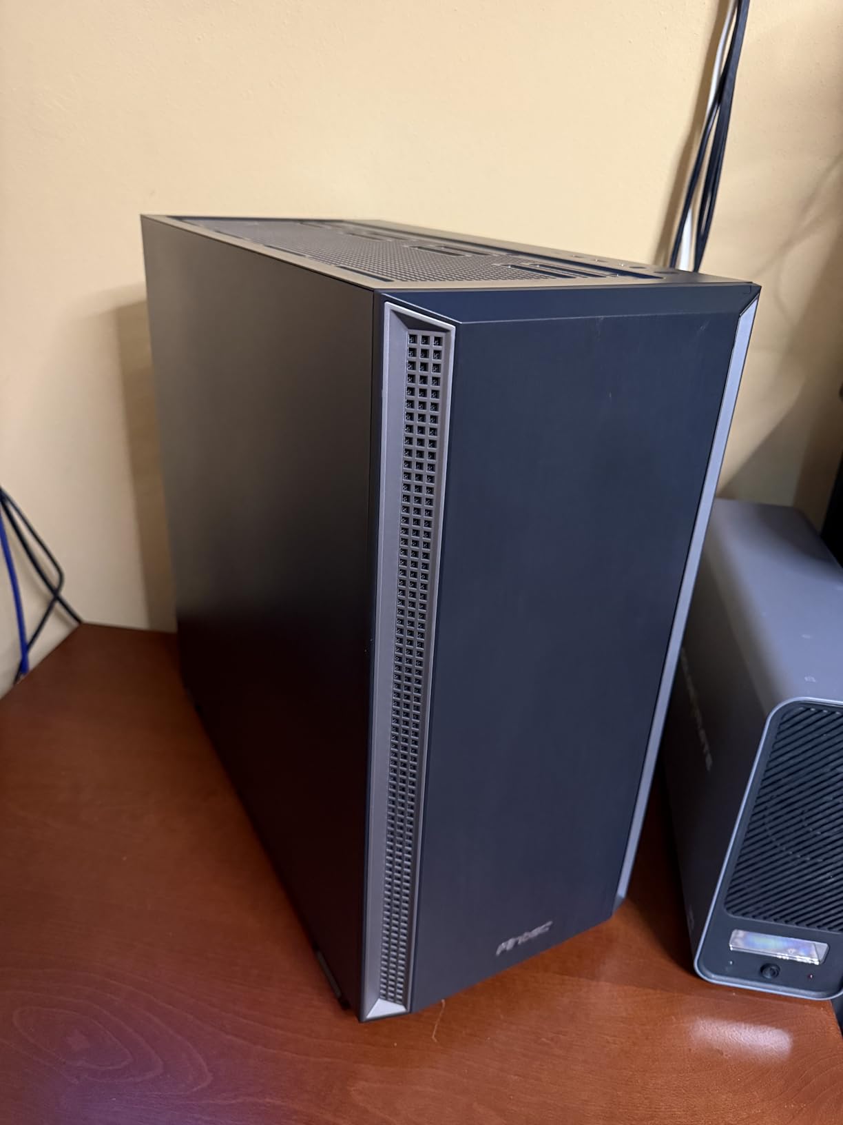 Antec P7 S, 4 x 120mm PWM Fans Included, Dual Side Front Mesh Intake, 360mm Top Radiator Support, Type-C 3.2 Gen 2, Sound-Dampening Side Panels, Mid-Tower ATX PC Case customer photo 2
