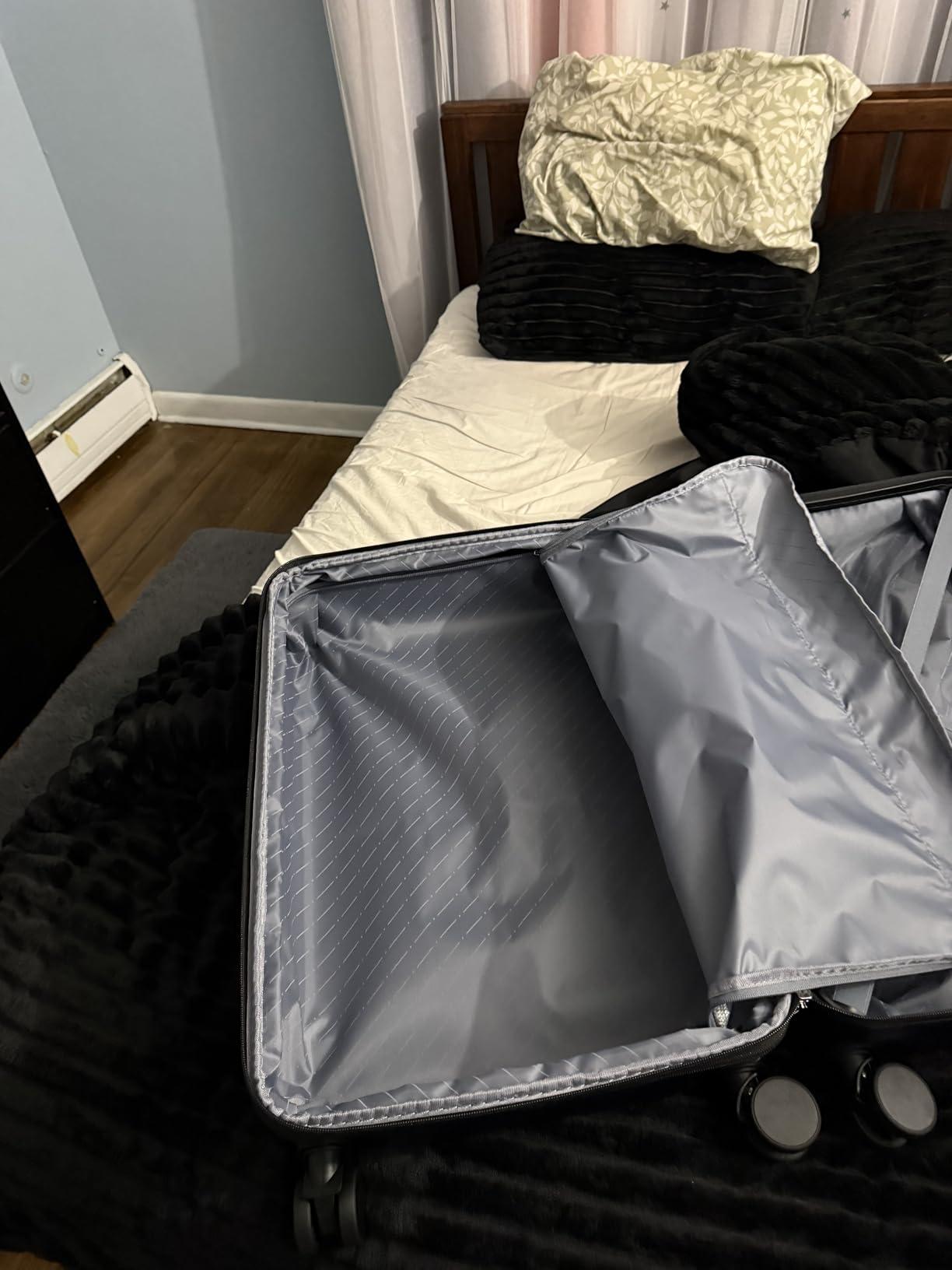 NEWBULIG 20 Inch Carry on Luggage, Lightweight Expandable Rolling Suit Case with TSA Lock, Hard Shell ABS Suitcase with Double Spinner Wheels, Blue customer photo 1