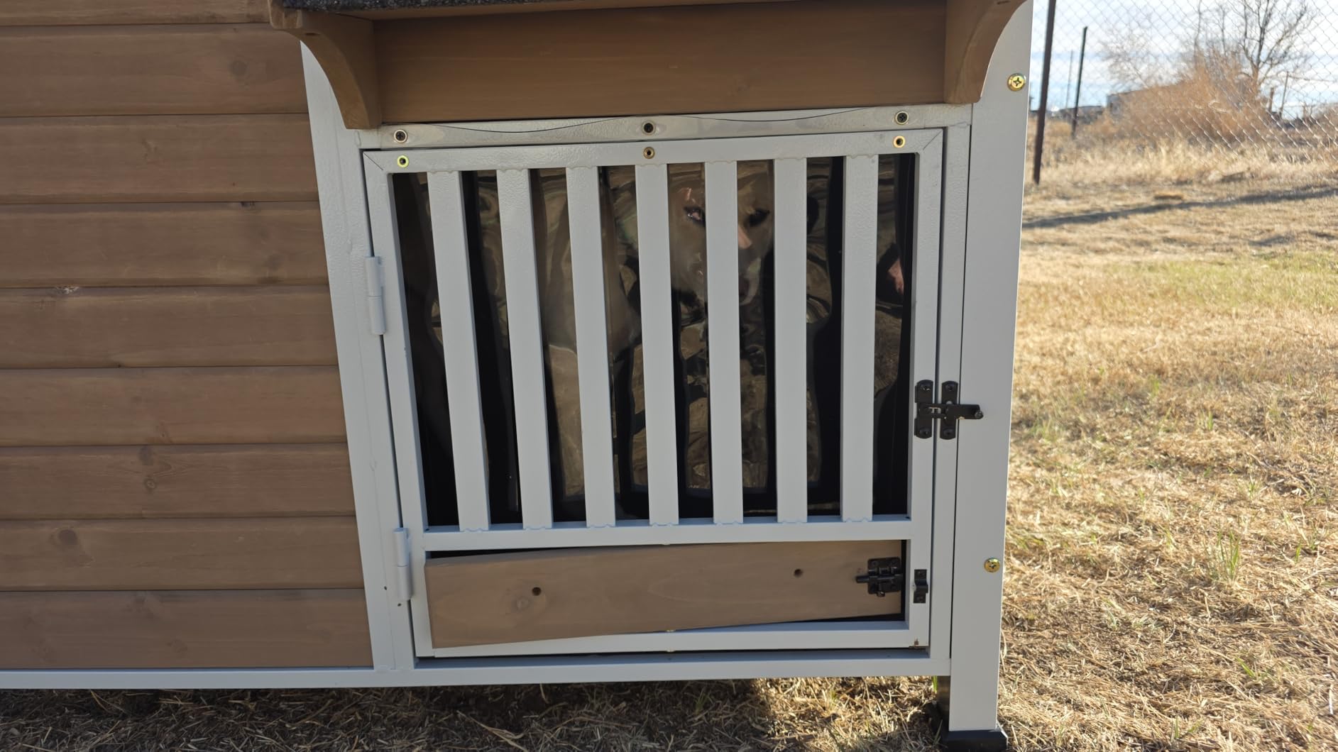 GUTINNEEN Large Heated Dog House Insulated Outdoor Weatherproof Dog Kennel with Safe Heating Pad, Chew-Proof Metal Frame, Rotatable Spill-Proof Bowl for Medium to Large Dog Breeds (Light Brown) customer photo 1