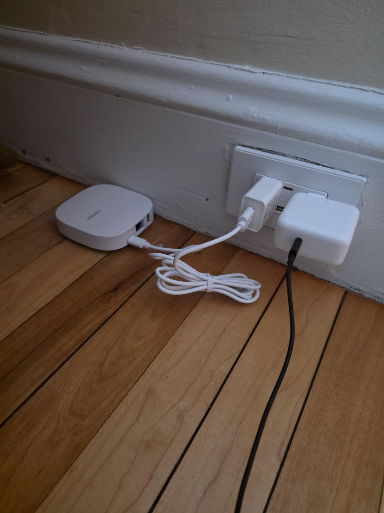 Aeotec Smart Home Hub2 - V4, Works as a SmartThings Hub, Zigbee, Matter Gateway, Compatible with Alexa, Google Assistant, WiFi (No Z-Wave) customer photo 1