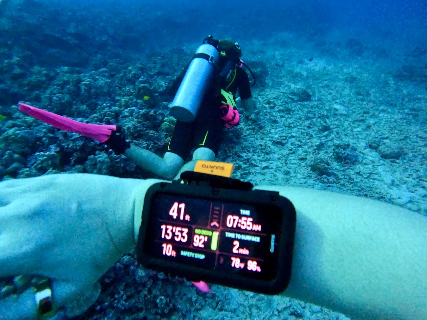 SUUNTO Nautic Dive Computer with Bungee Cord, Bright AMOLED Display, Integrated LED Flashlight, Up to 120H, GPS & Underwater Route Tracking, Wireless Tank Pressure Monitor customer photo 2