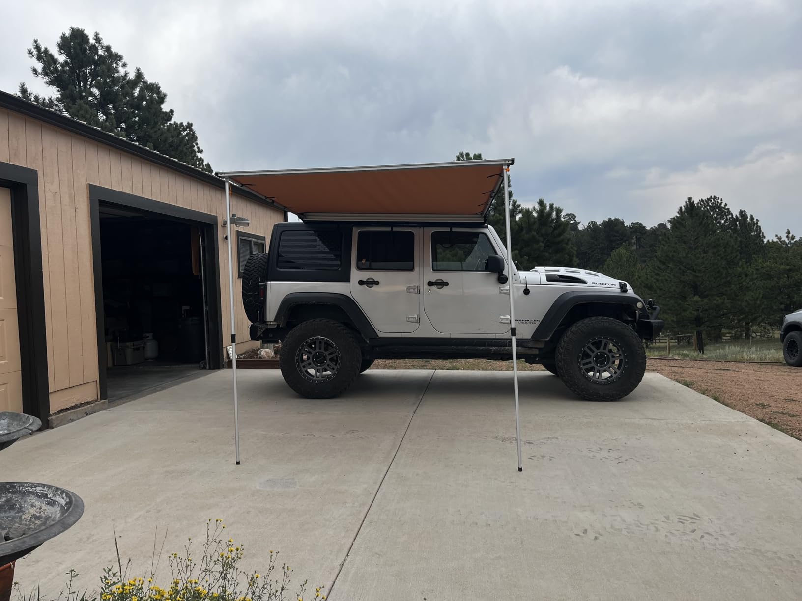 VEVOR 270 Degree Awning with Bulit-in LED Lights, 133 sq.ft Driver Side Vehicle Awning, Waterproof UV50+ Car Side Awnings, All-Weather Free-Standing Overland Awnings Car Shelter for SUV Truck Camping customer photo 1