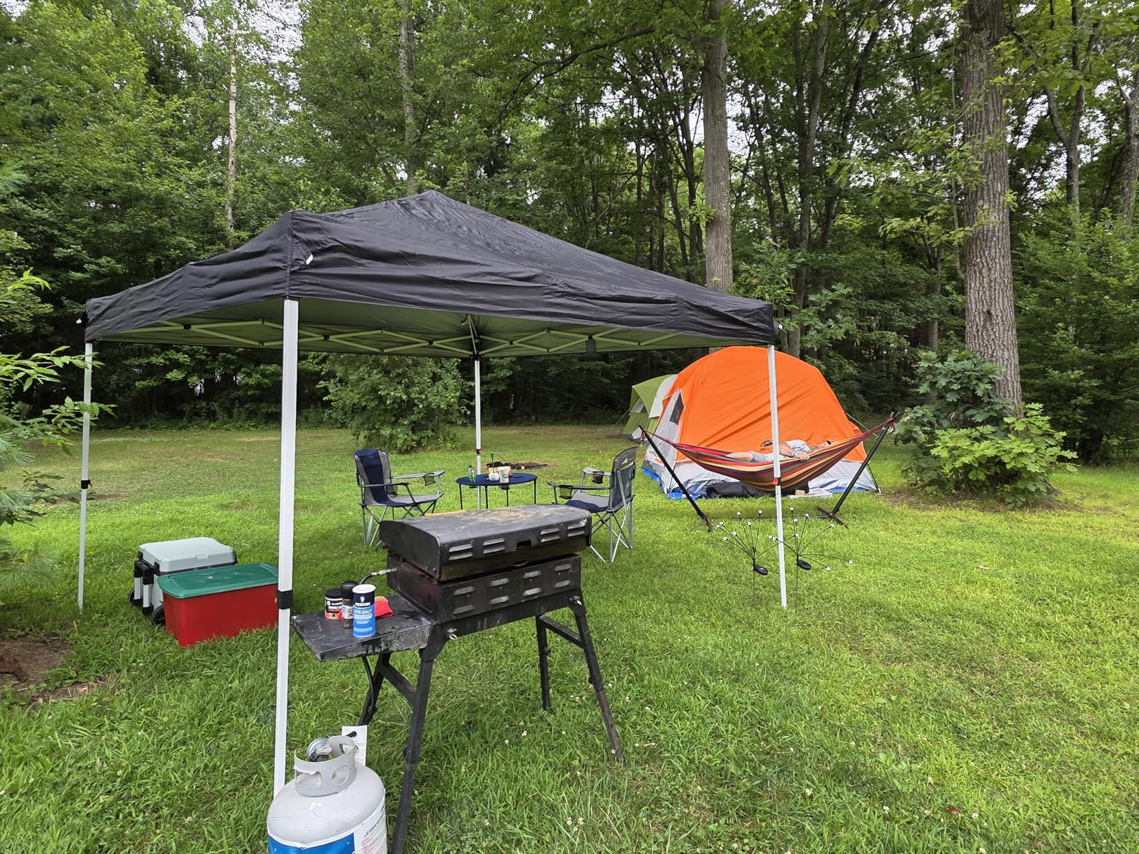 Sweetcrispy Double Hammock with Space Saving Steel Stand Heavy Duty 2 Person Standing Hammocks 450lb Capacity for Outside Garden Yard with Portable Carrying Bag, White customer photo 1