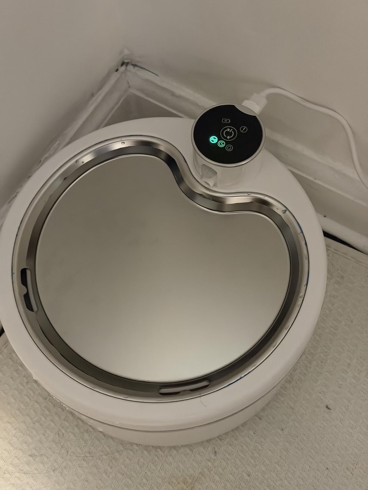 Wireless Cat Water Fountain with Stainless Steel Tray, 84oz/2.5L Pet Water Fountain for Cats Inside, Cat Fountain for Drinking with Motion Sensor, Ultra Quiet Pump for Pets& Small Animals (2Filters) customer photo 1