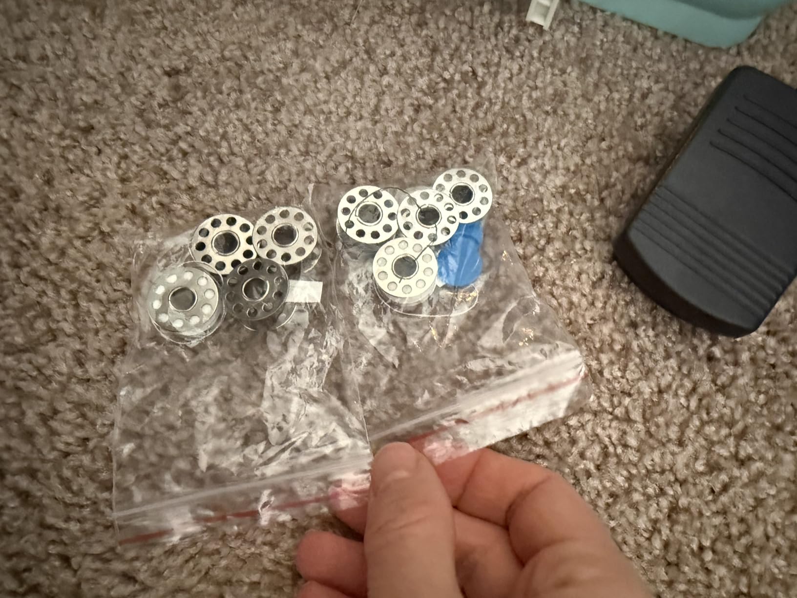 Sewing Machine, Mini Sewing Machines for Beginner with Eco-Friendly Material, Dual Speed Portable Sewing Machines with Extension Table, Light - Easy to Use, Best Gift for Kids and Women customer photo 1