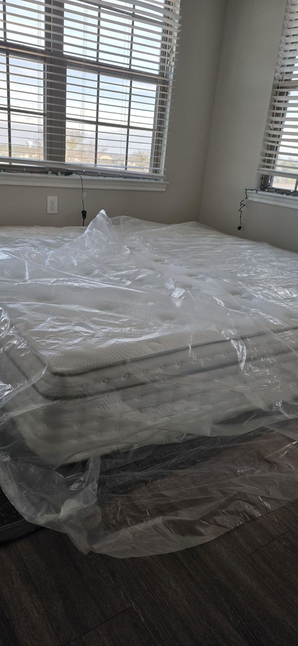 BedStory Extra Firm Queen Mattress 14 Inch, Hybrid Queen Size Mattress in a Box, Back Pain Relief, Luxury Pocket Spring Mattress customer photo 1