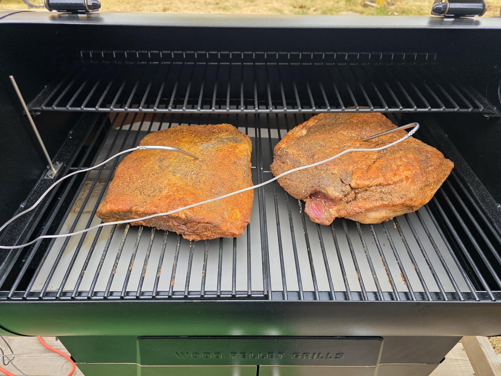 Z GRILLS 2026 Electric Pellet Smoker & Grill, 700 sq. in Cooking Space, PID 3.0 Precision Control, Dual Meat Probes, 28-Hour Hopper, Dual-Wall Insulated Base, 8-in-1 BBQ with Cover customer photo 1