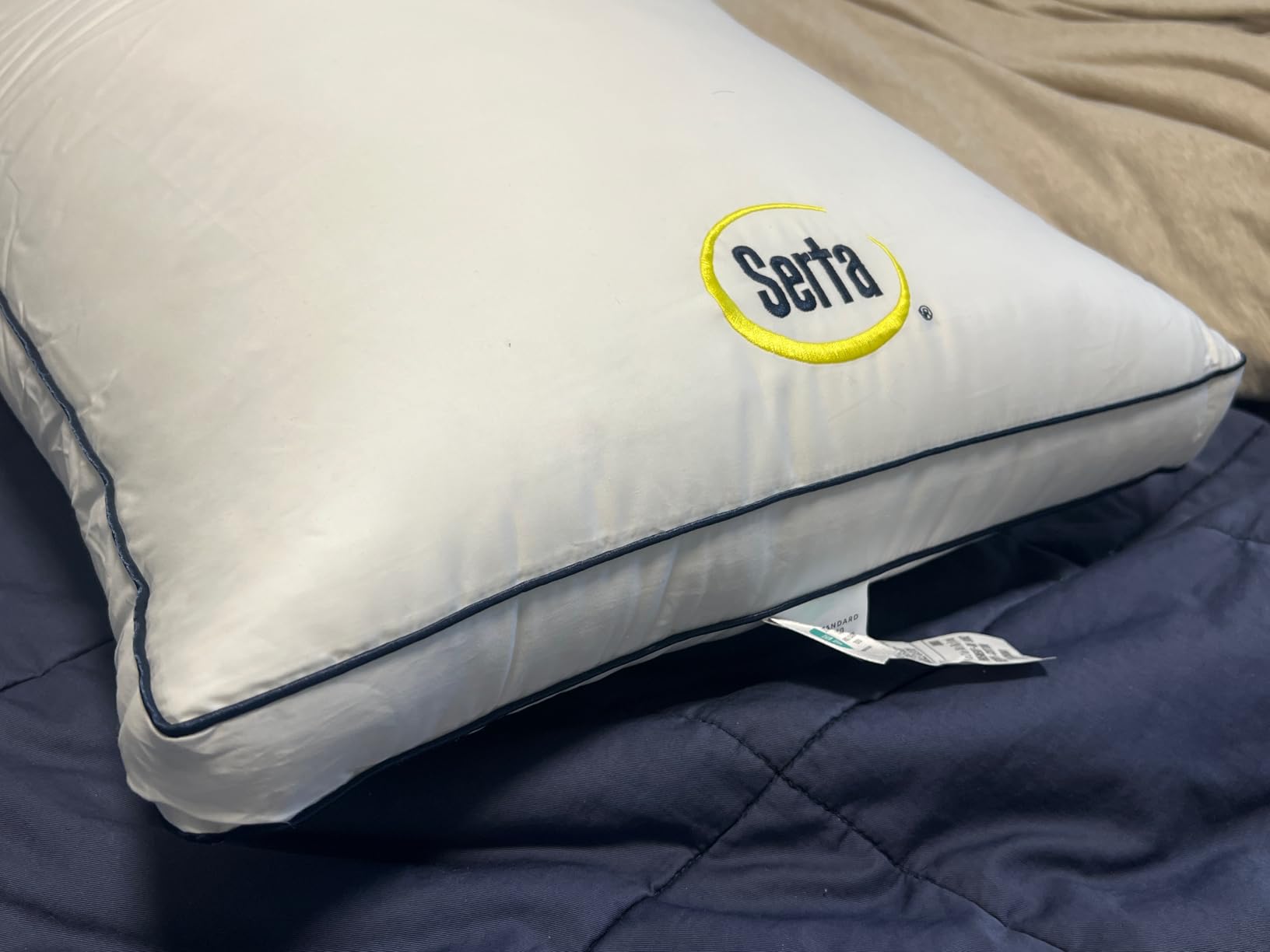 Serta Hotel Collection Bed Pillows Queen/Standard Size Set of 2, 400 Thread Count 100% Cotton Cover, Medium Firm, Support Gusseted Down Alternative Pillow for Back, Stomach or Side Sleepers, 18