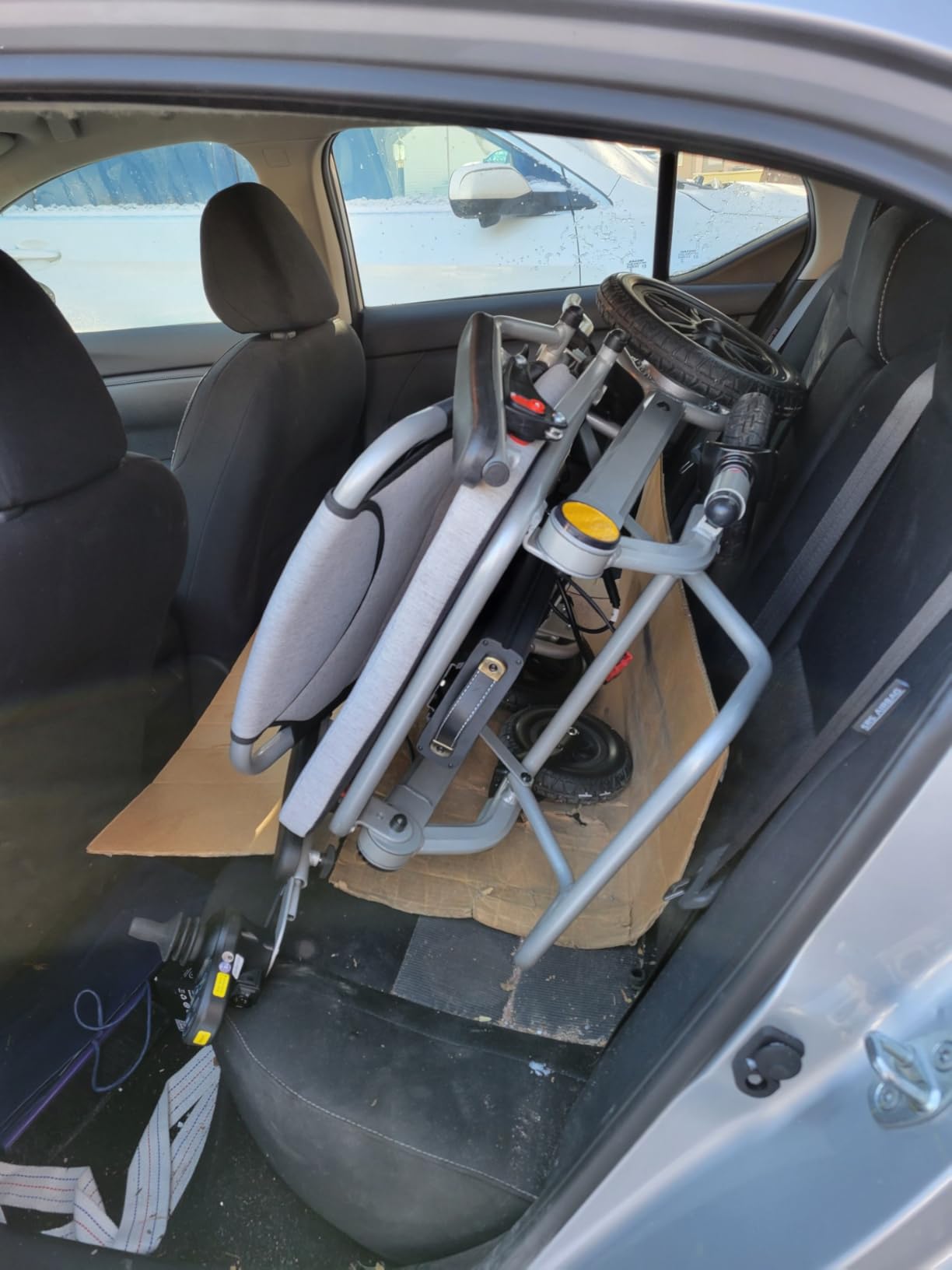 Foldable Electric Wheelchair for Adults, 500W High Power Electric Wheelchair, 350LBS Capacity & Ultimate Safety Design, All-Terrain Pneumatic Tires (Ultra-Light Carbon Fiber + Aluminum) customer photo 1