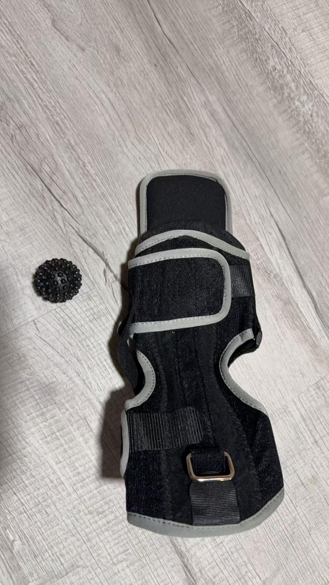 Plantar Fasciitis Night Splint with Massage Ball for Plantar Fasciitis Relief, Comfortable Plantar Fasciitis Brace for Achilles Tendonitis Heal Spur Foot-drop Flat-arch, Free Size for Men and Women - Black customer photo 1