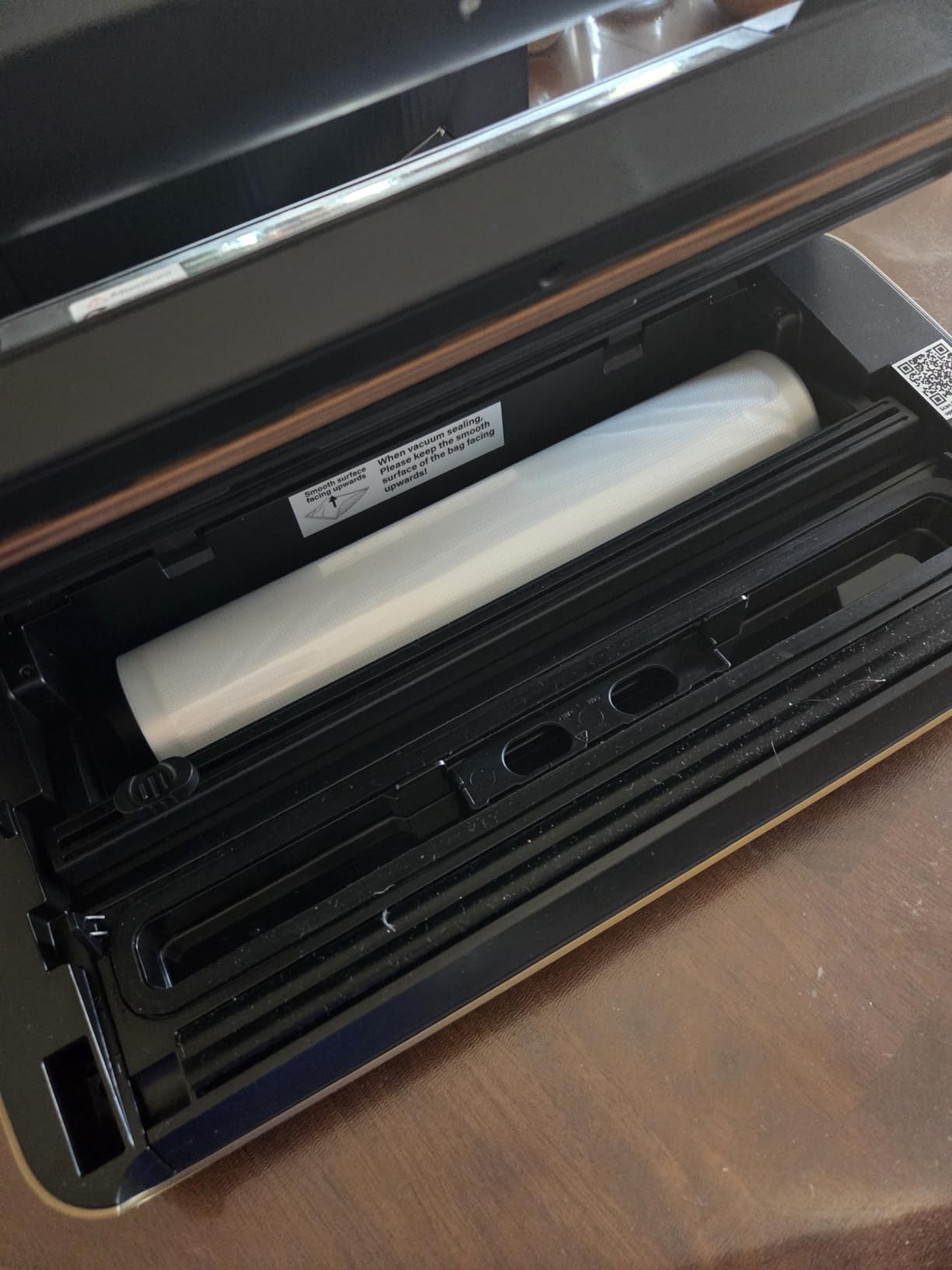 Vacuum Sealer Machine, Updated Powerful 95KPa Commercial Food Saver with Double Seal for 2X Strength, Built-in Cutter, Bags Storage & Easy-Lock Handle, Includes Free Bags (1 Roll + 10 Pre-cut) Black customer photo 2